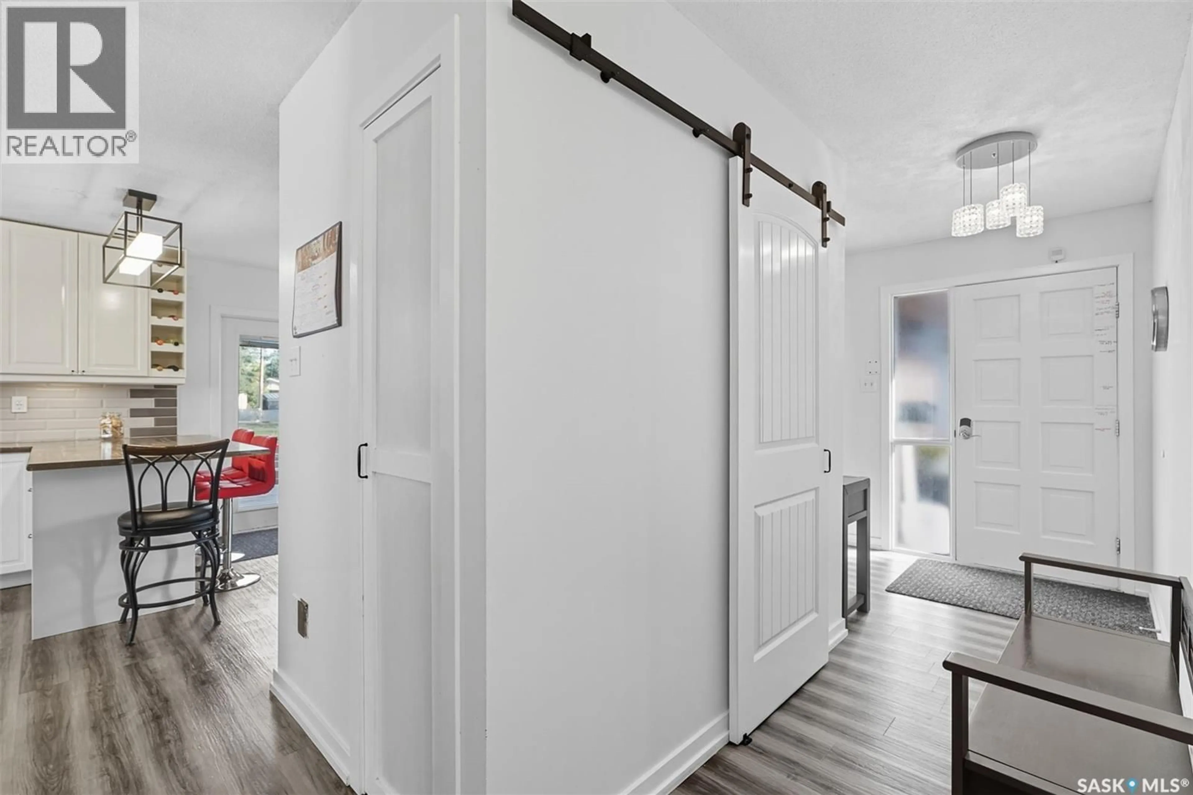 Indoor entryway for 3416 DIEPPE STREET, Saskatoon Saskatchewan S7M3S9