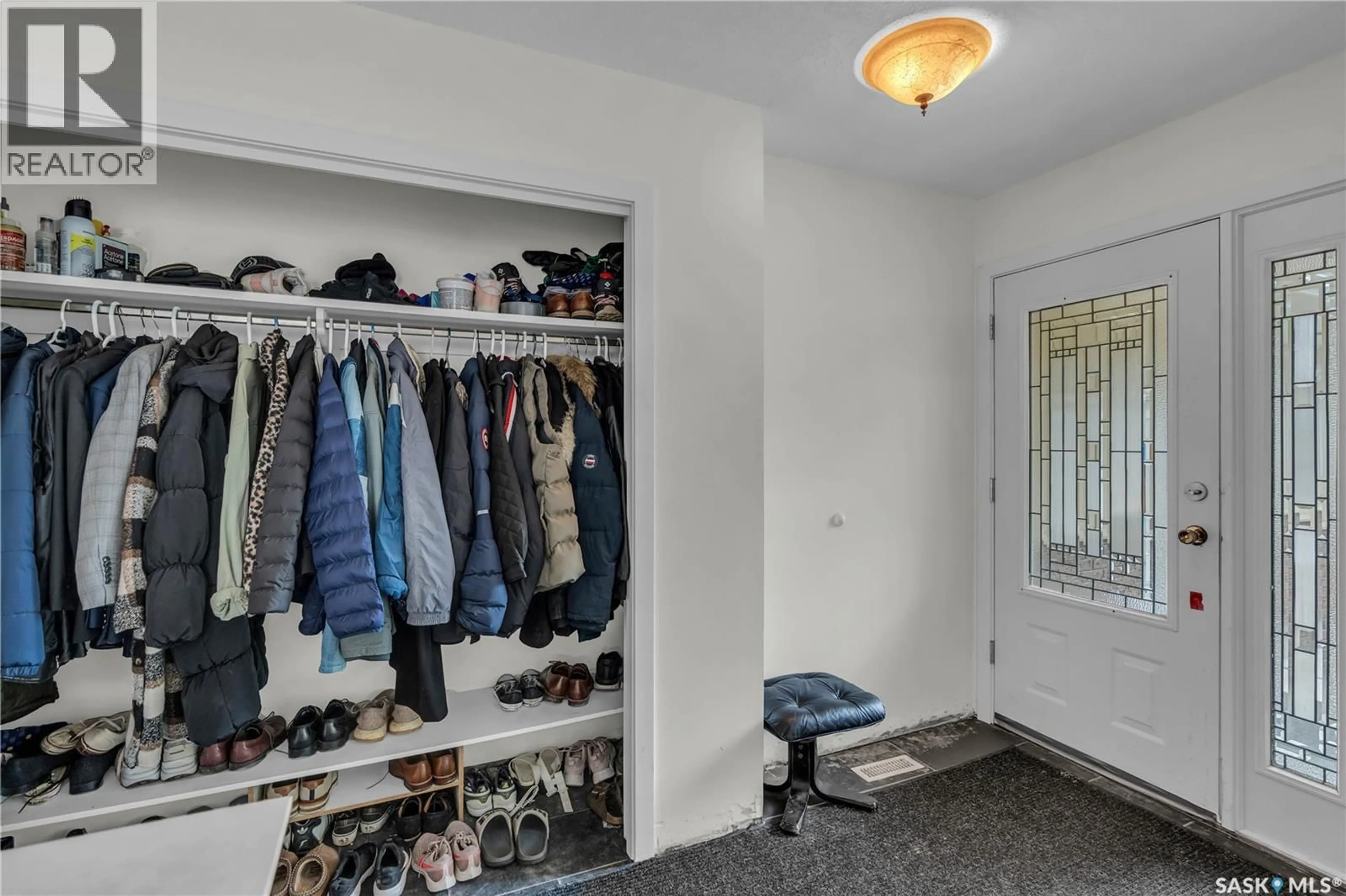 Indoor entryway for 130 MICHENER DRIVE, Regina Saskatchewan S4V0G8