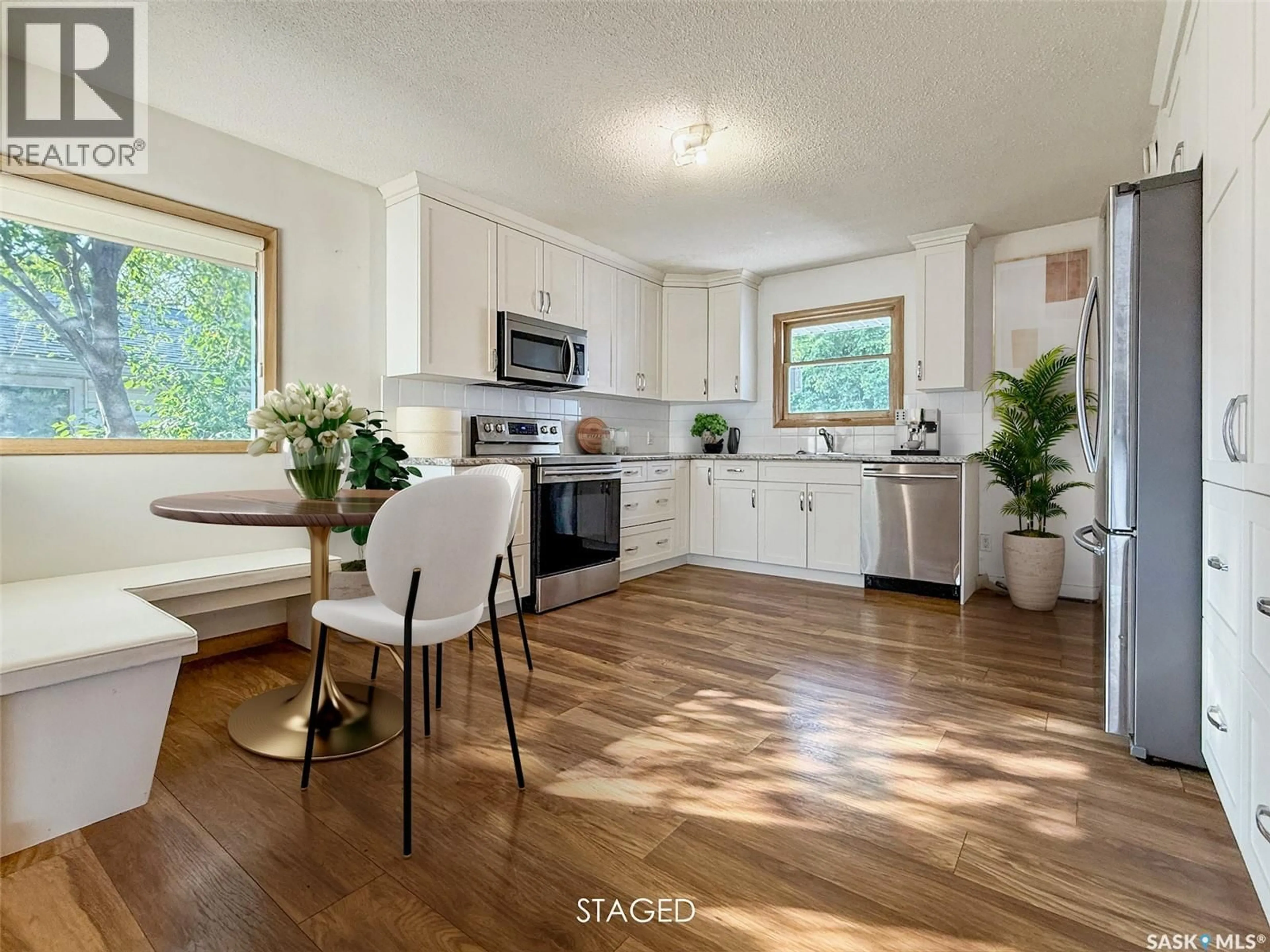 Open concept kitchen, unknown for 611 NORTH HILL DRIVE, Swift Current Saskatchewan S9H1X3