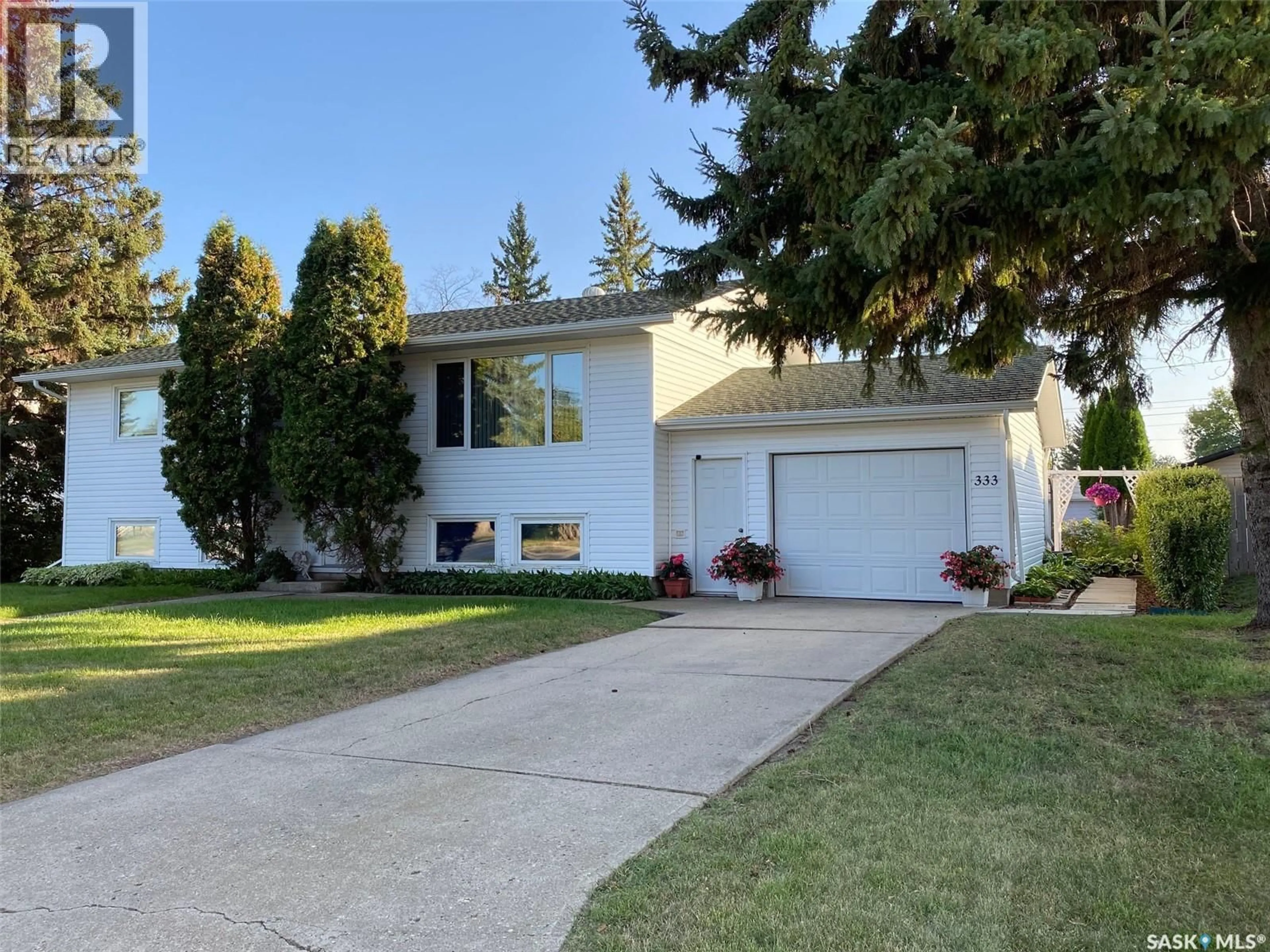 Home with vinyl exterior material, street for 333 7TH AVENUE, Melville Saskatchewan S0A2P0