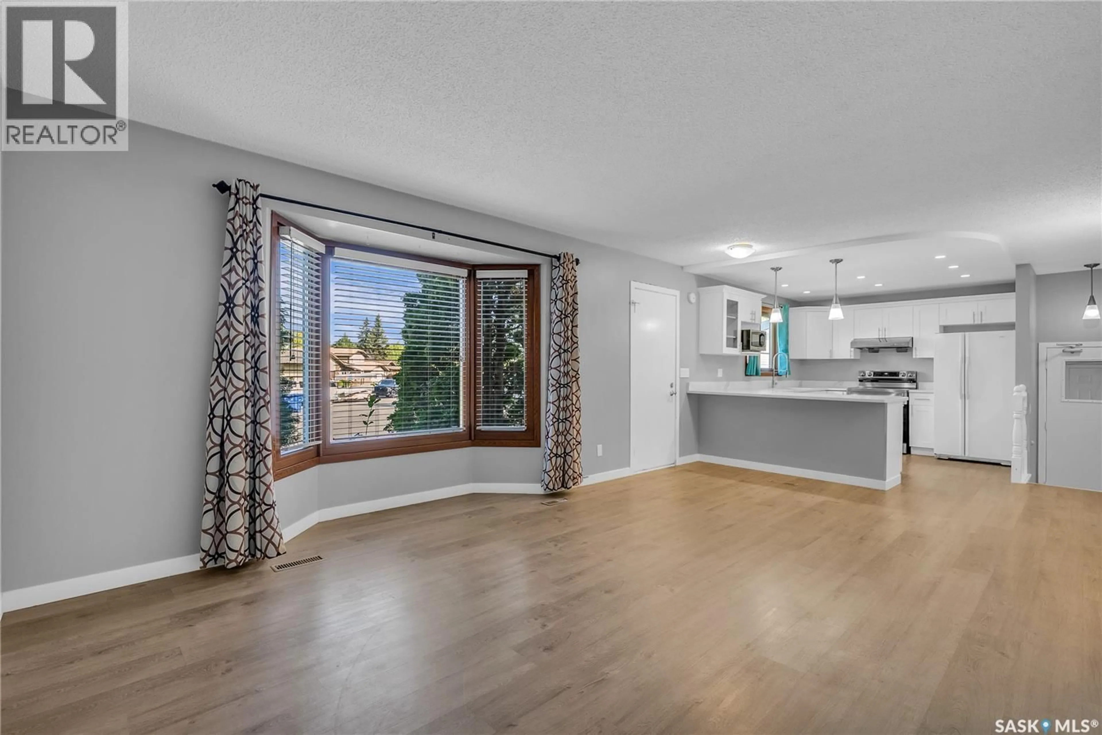 Open concept kitchen, unknown for 334 WOLLASTON RISE, Saskatoon Saskatchewan S7J4M5