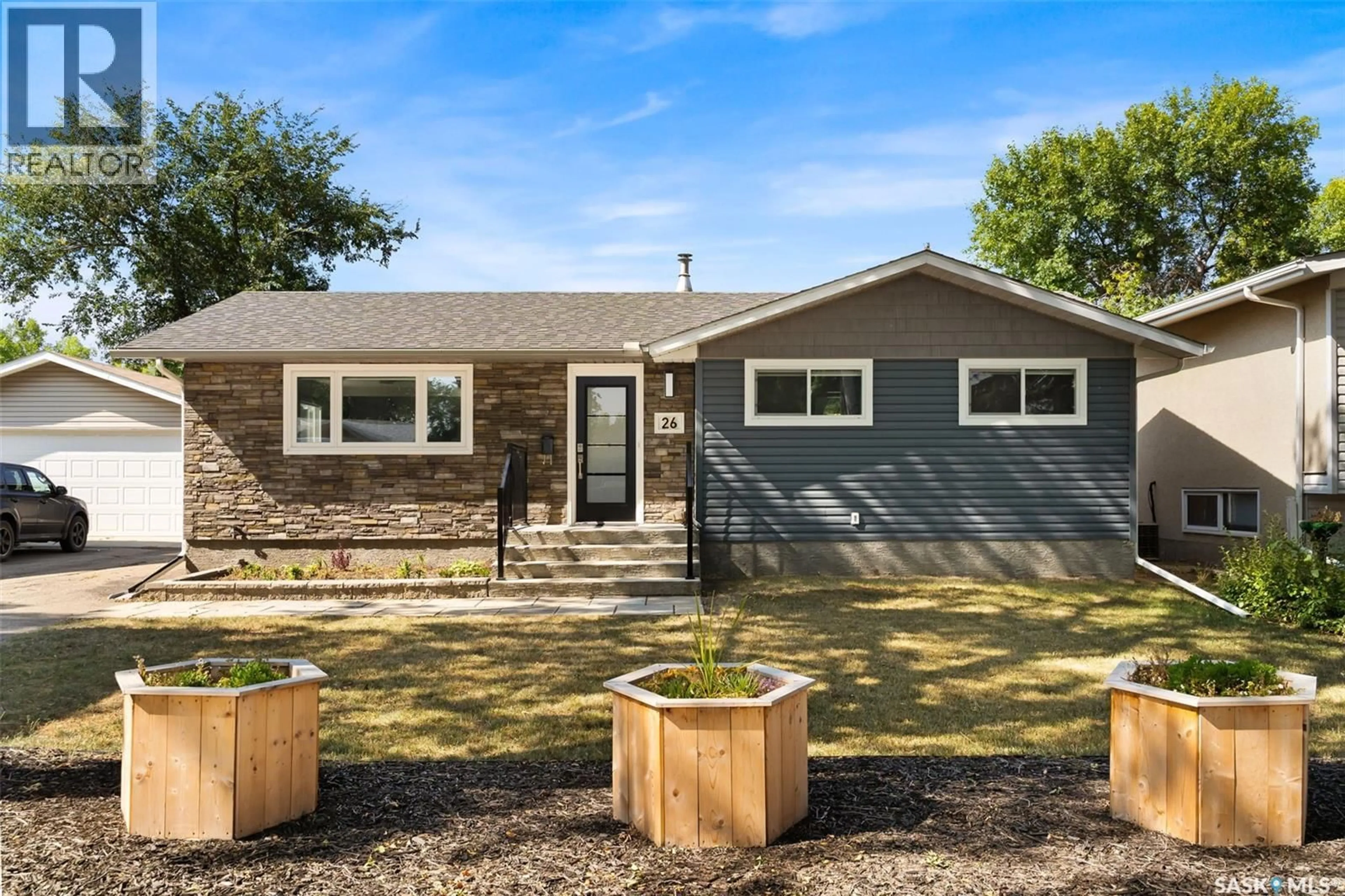 Home with vinyl exterior material, street for 26 NORWOOD CRESCENT, Regina Saskatchewan S4R0A1