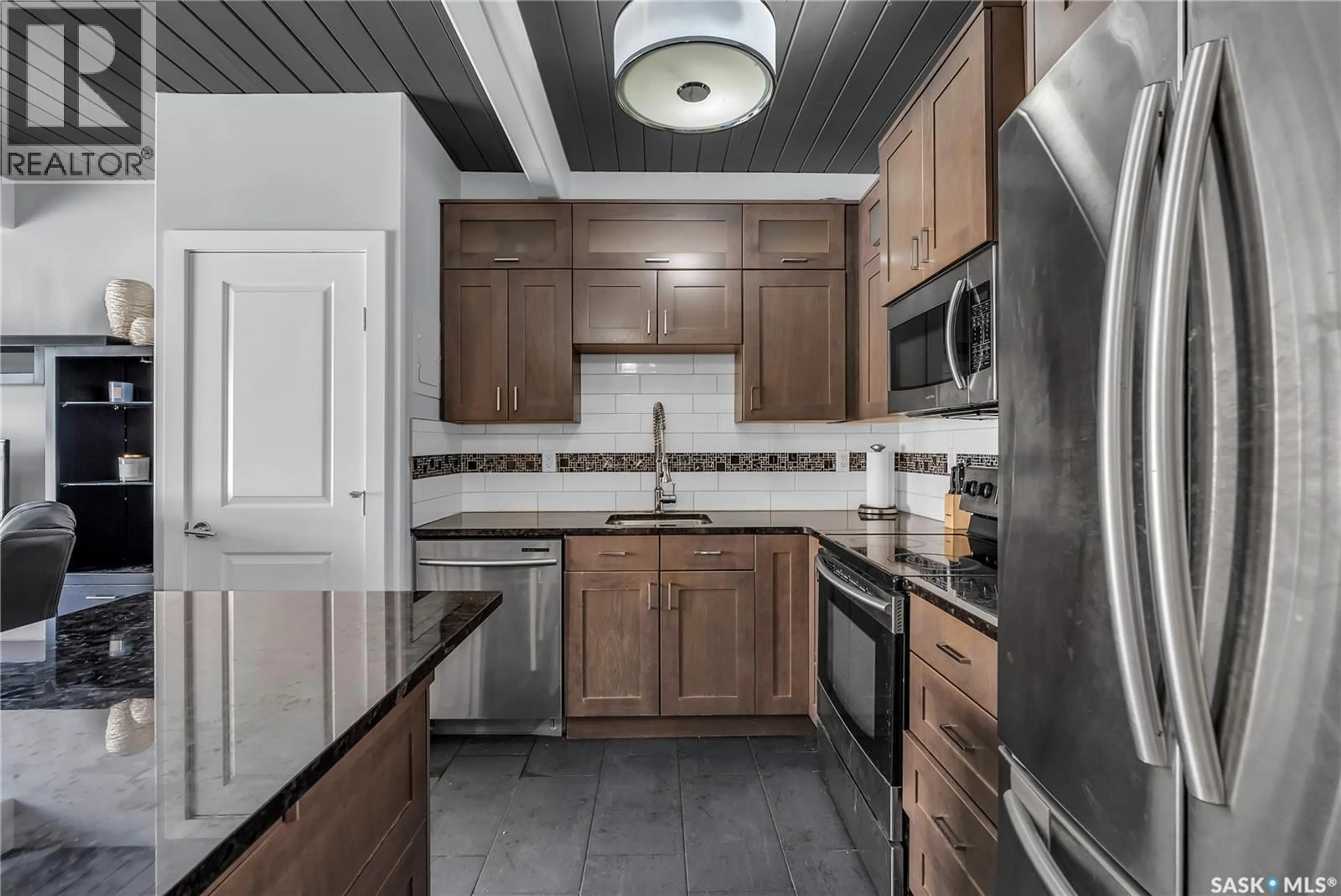 Standard kitchen, ceramic/tile floor for N - 304 415 3RD AVENUE, Saskatoon Saskatchewan S7K2J2