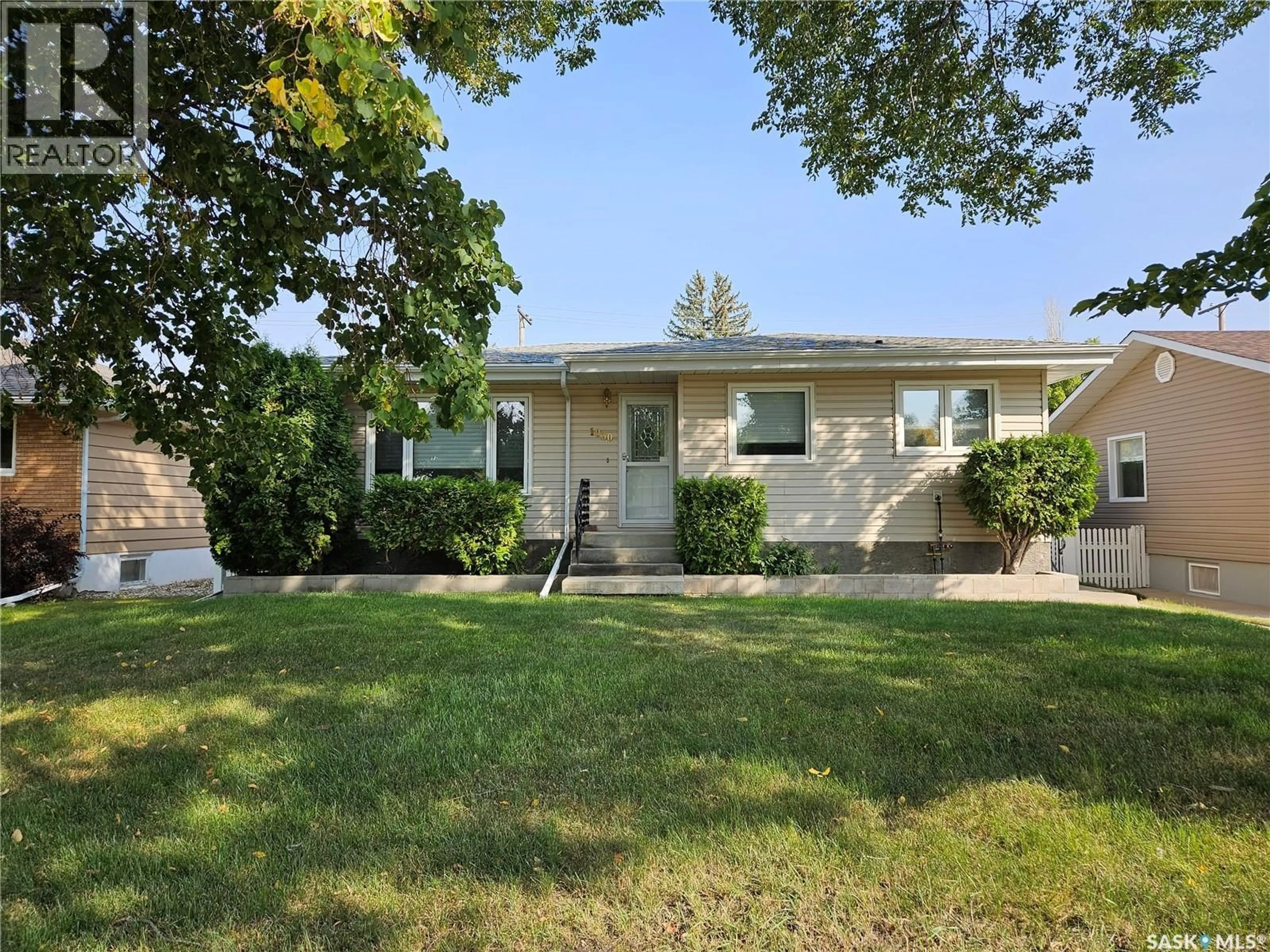 Home with vinyl exterior material, street for 1030 HENRY STREET, Moose Jaw Saskatchewan S6H3H4
