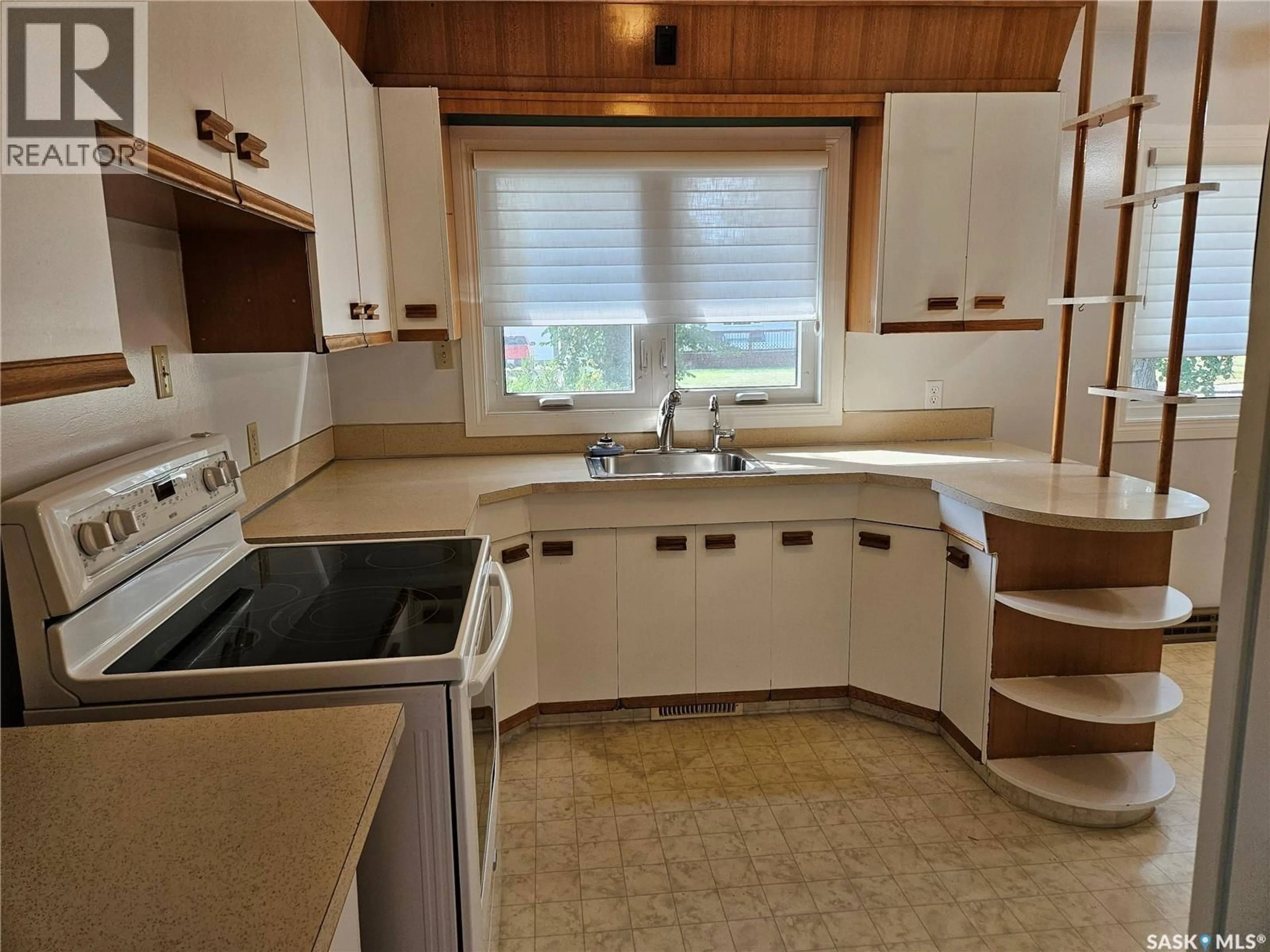 Standard kitchen, ceramic/tile floor for 1030 HENRY STREET, Moose Jaw Saskatchewan S6H3H4