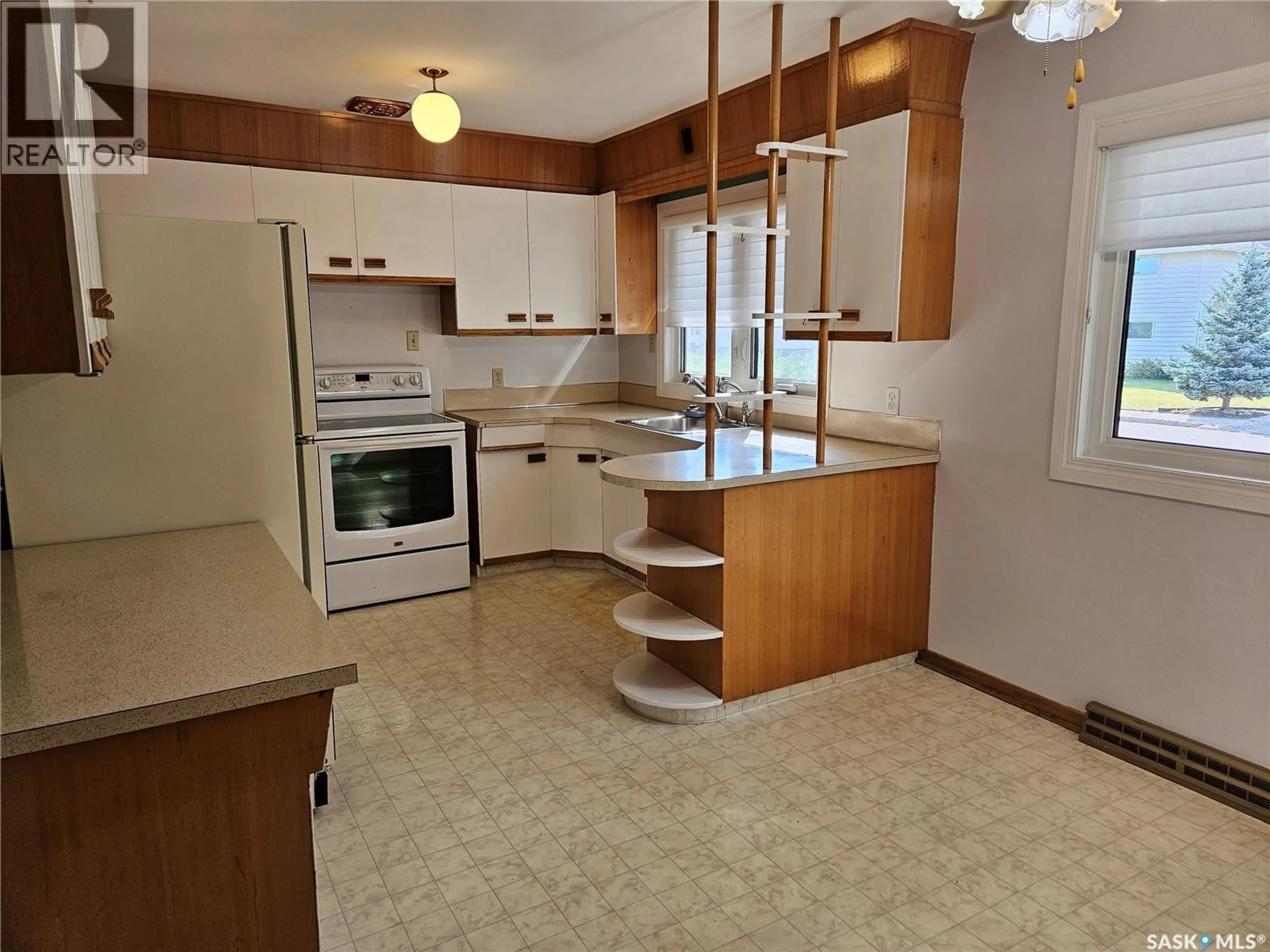 Standard kitchen, unknown for 1030 HENRY STREET, Moose Jaw Saskatchewan S6H3H4