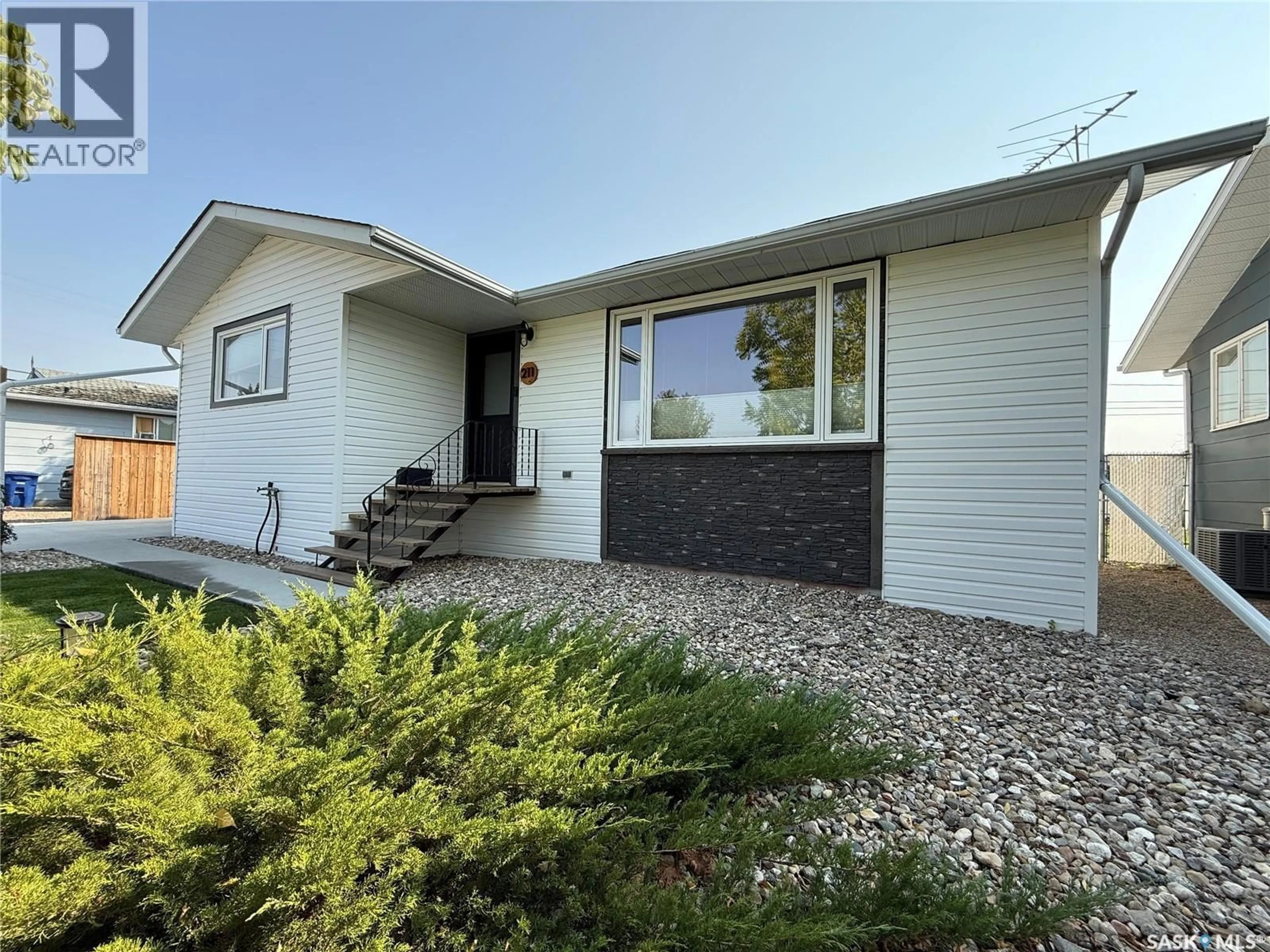 Home with vinyl exterior material, street for 211 19TH STREET, Battleford Saskatchewan S0M0E0