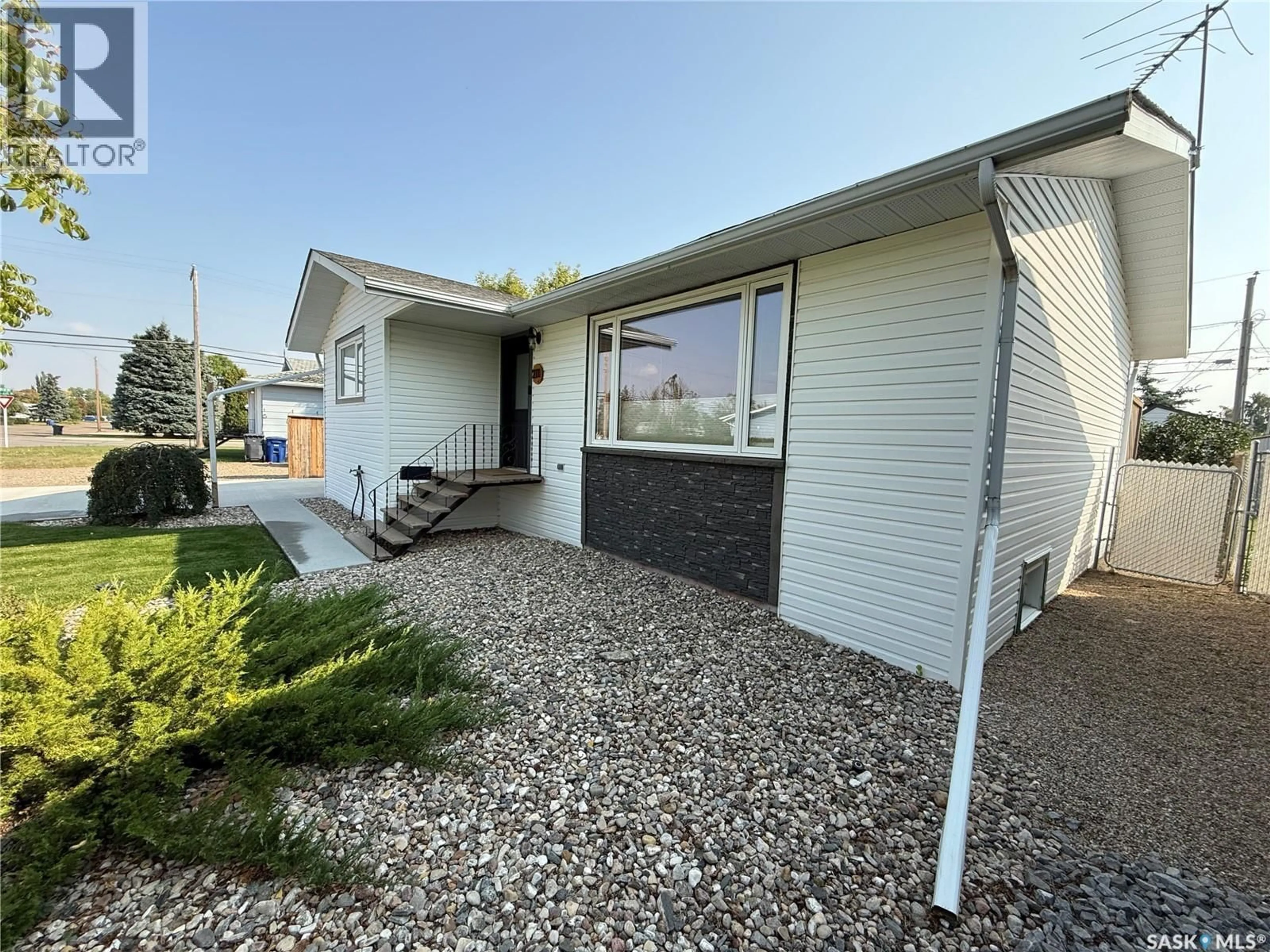 Home with vinyl exterior material, street for 211 19TH STREET, Battleford Saskatchewan S0M0E0