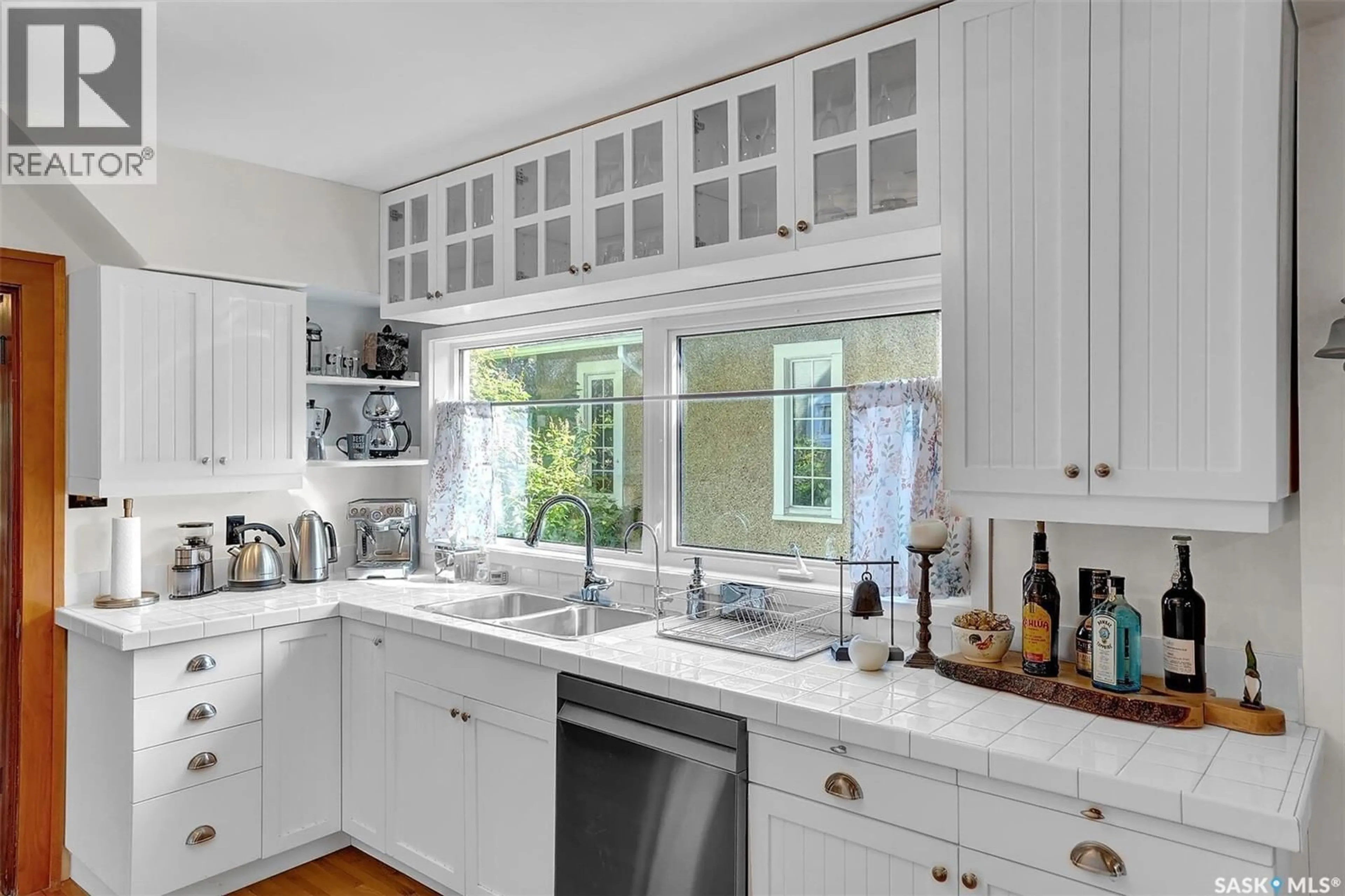 Contemporary kitchen, ceramic/tile floor for 2721 HILL AVENUE, Regina Saskatchewan S4S0V5
