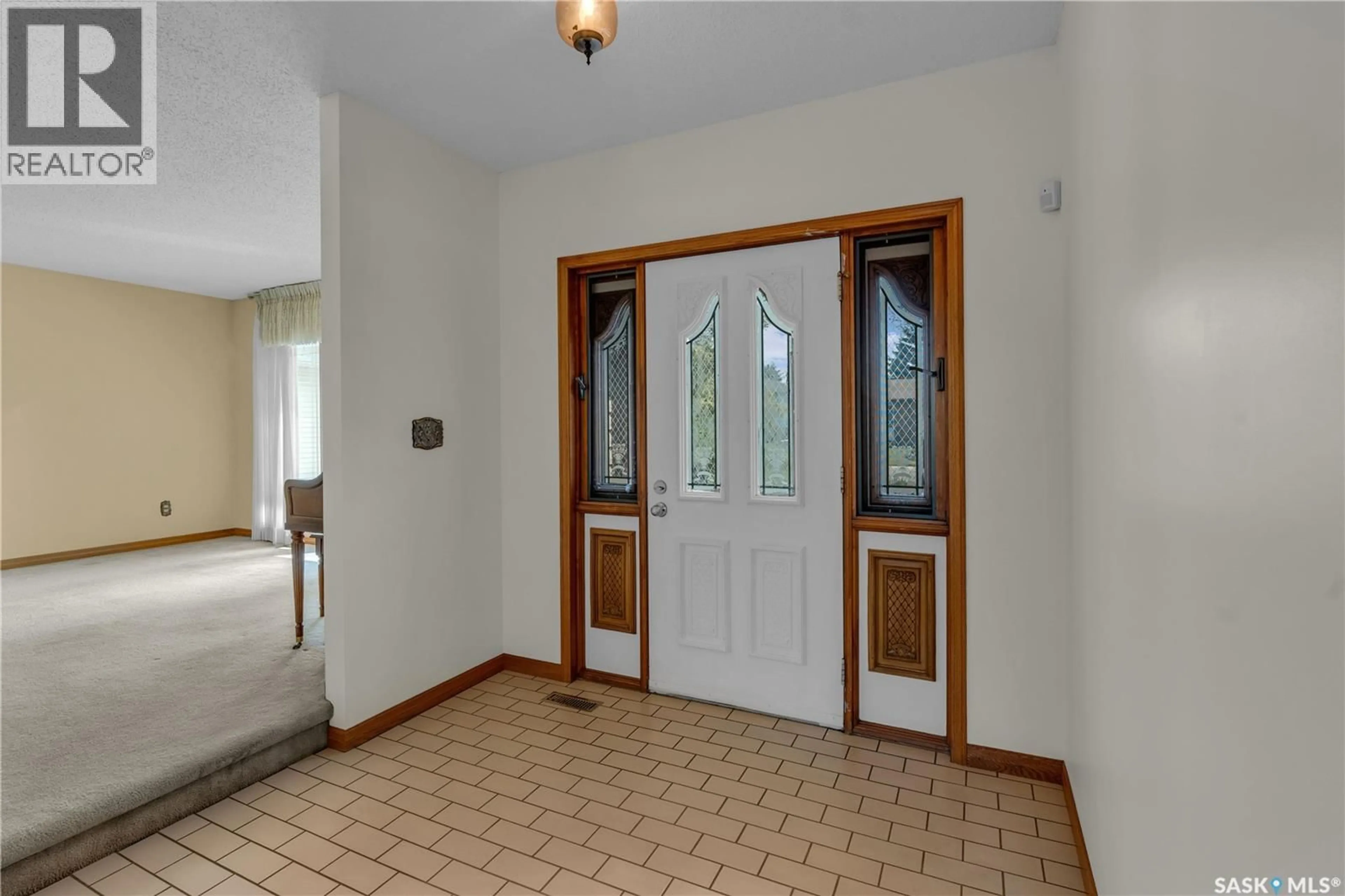 Indoor foyer for 747 WILKINSON WAY, Saskatoon Saskatchewan S7N3L6