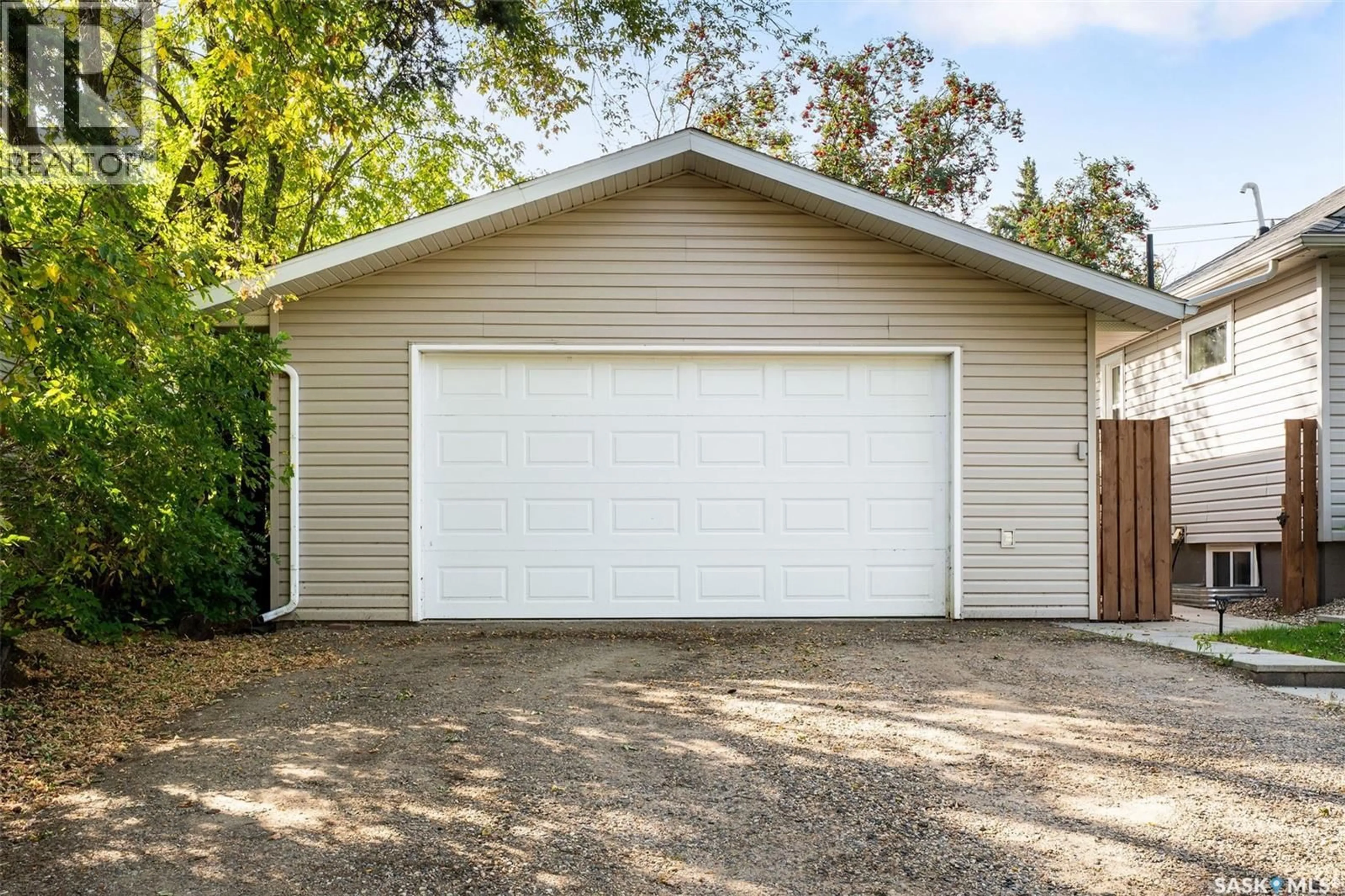 Indoor garage for 529 19TH STREET, Prince Albert Saskatchewan S6V1K3