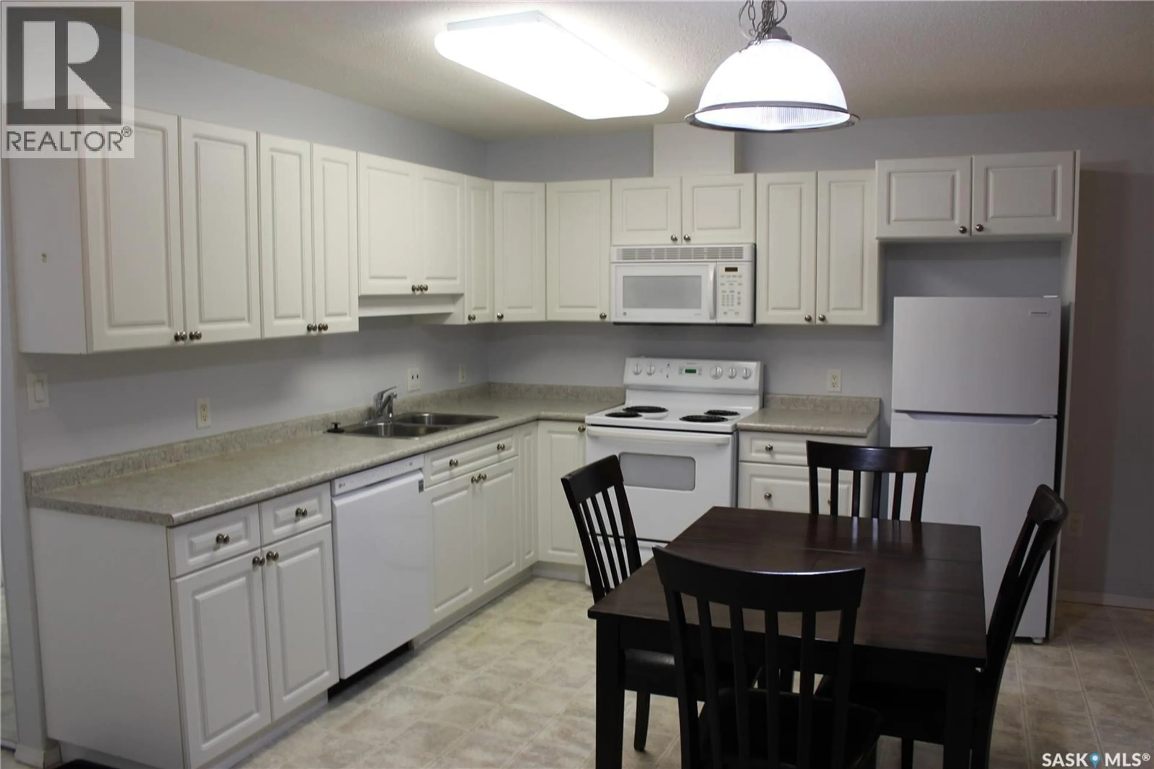 Standard kitchen, unknown for 305 - 1601 FIRST STREET, Estevan Saskatchewan S4A2X4