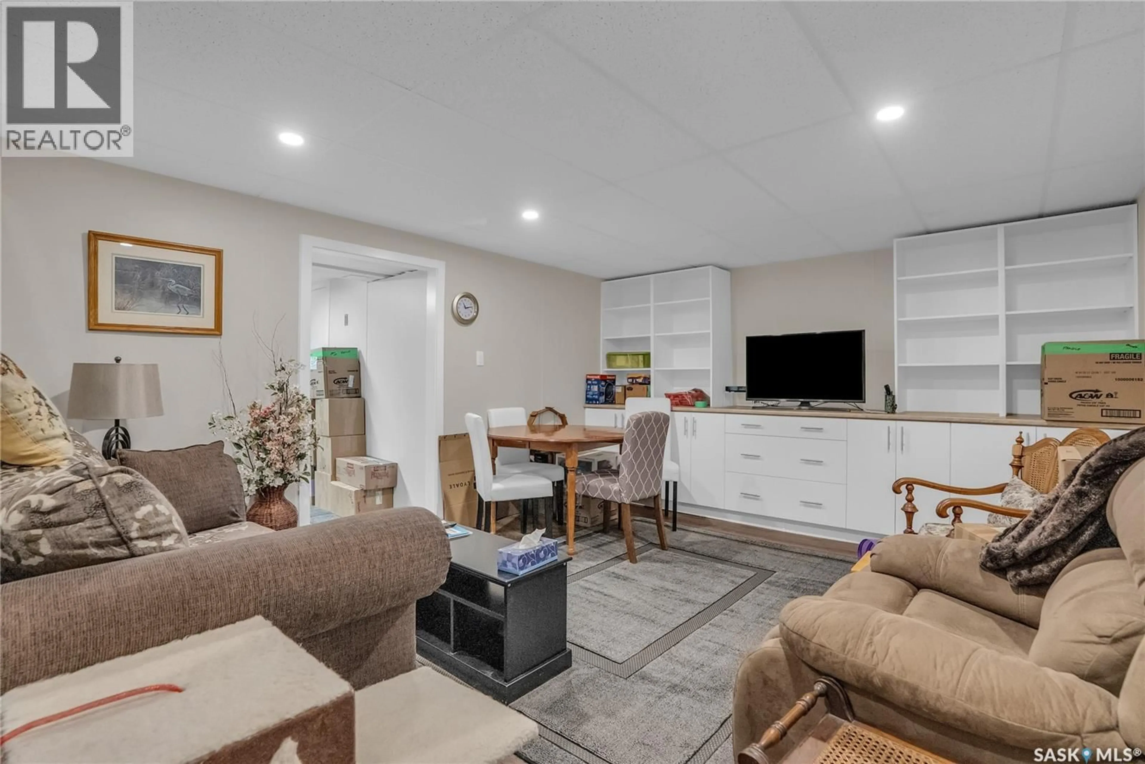 Living room with furniture, unknown for 120 - 36 ACADIA DRIVE, Saskatoon Saskatchewan S7H3V2