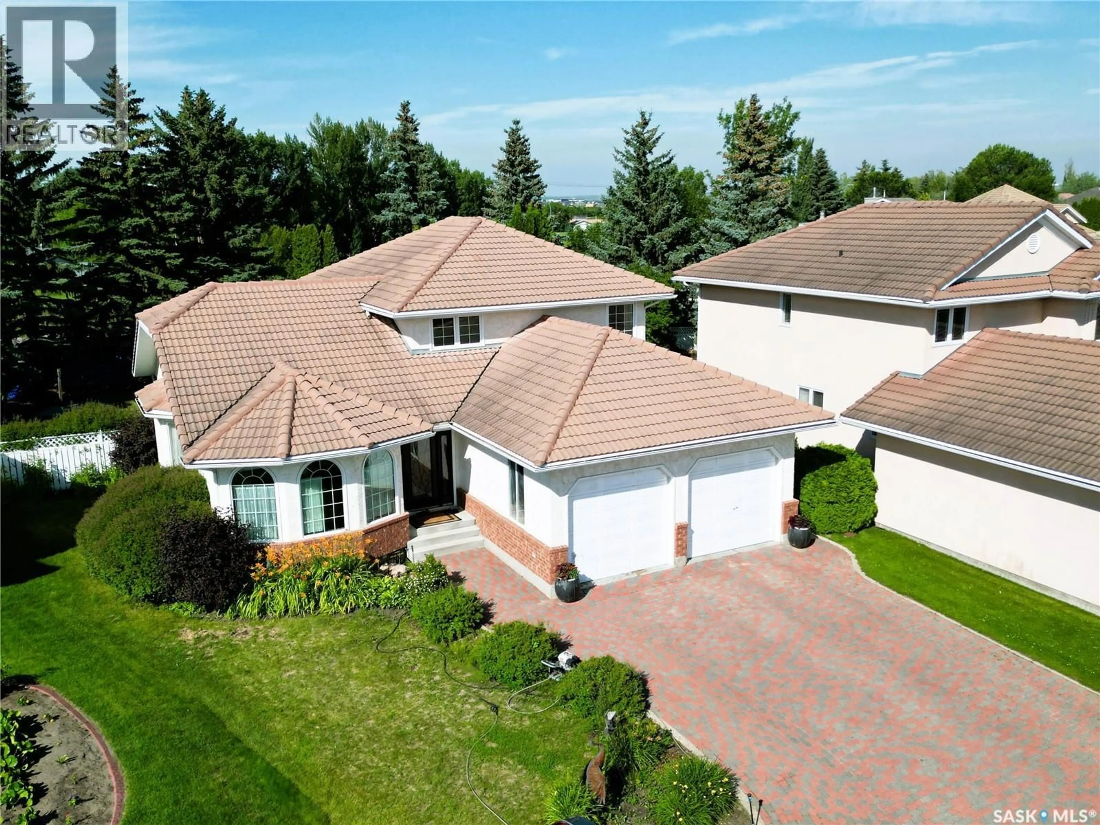 A pic from outside/outdoor area/front of a property/back of a property/a pic from drone, street for 636 BRAESIDE VIEW, Saskatoon Saskatchewan S7V1A7