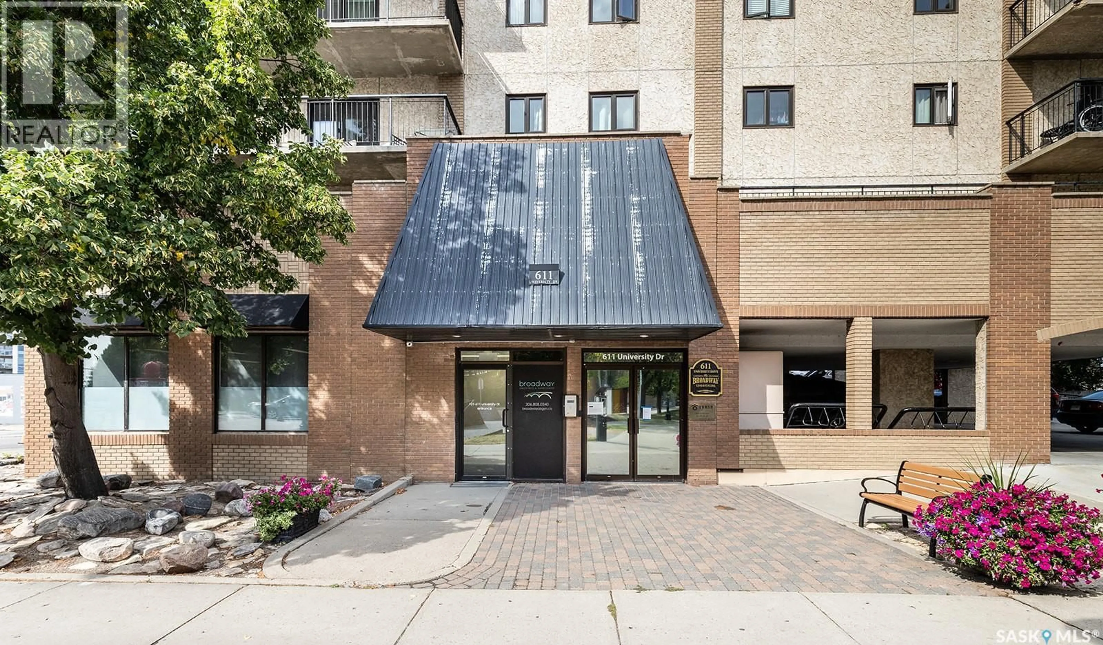 Indoor foyer for 611 - 501 UNIVERSITY DRIVE, Saskatoon Saskatchewan S7N3Z1