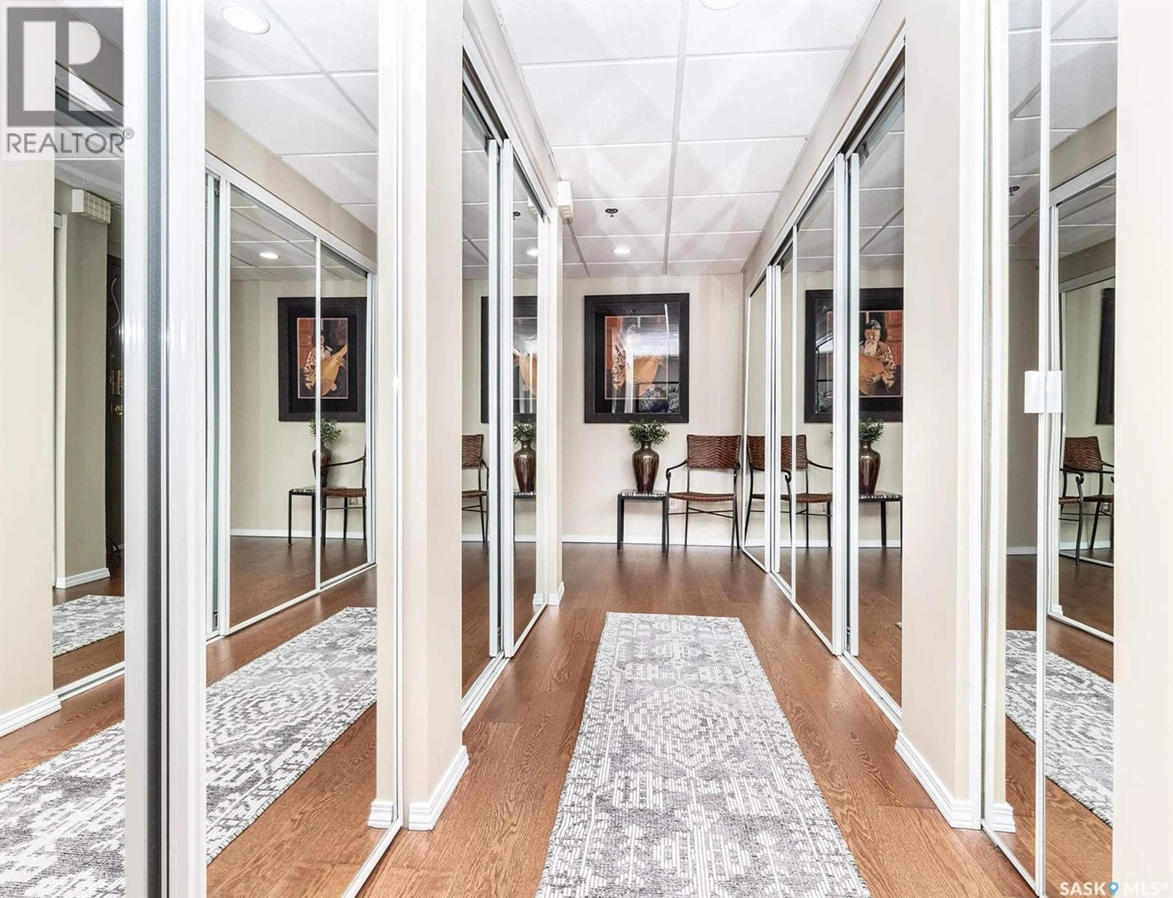 Indoor foyer for 611 - 501 UNIVERSITY DRIVE, Saskatoon Saskatchewan S7N3Z1