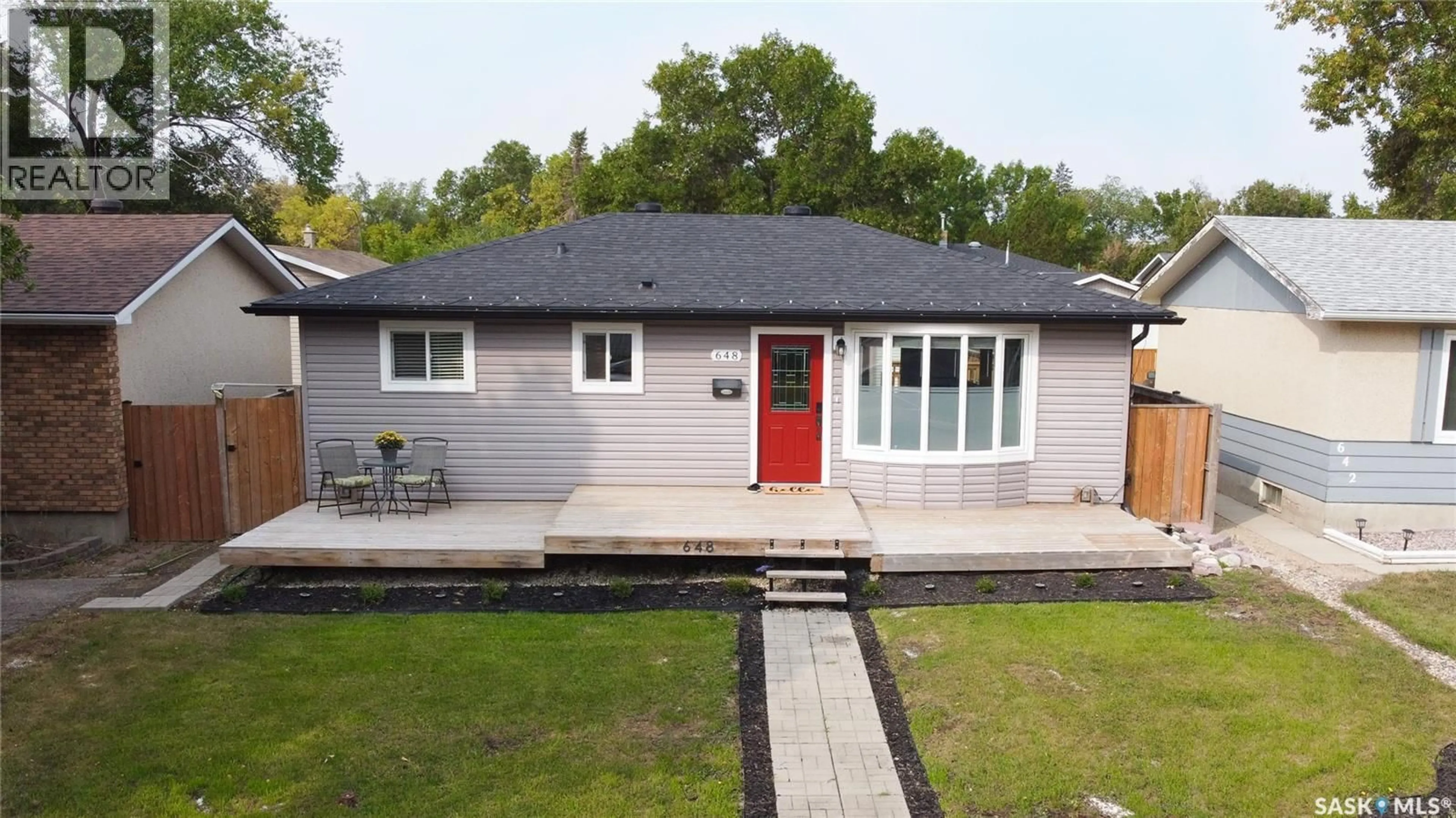A pic from outside/outdoor area/front of a property/back of a property/a pic from drone, street for 648 SNEDDON STREET, Regina Saskatchewan S4T6G9