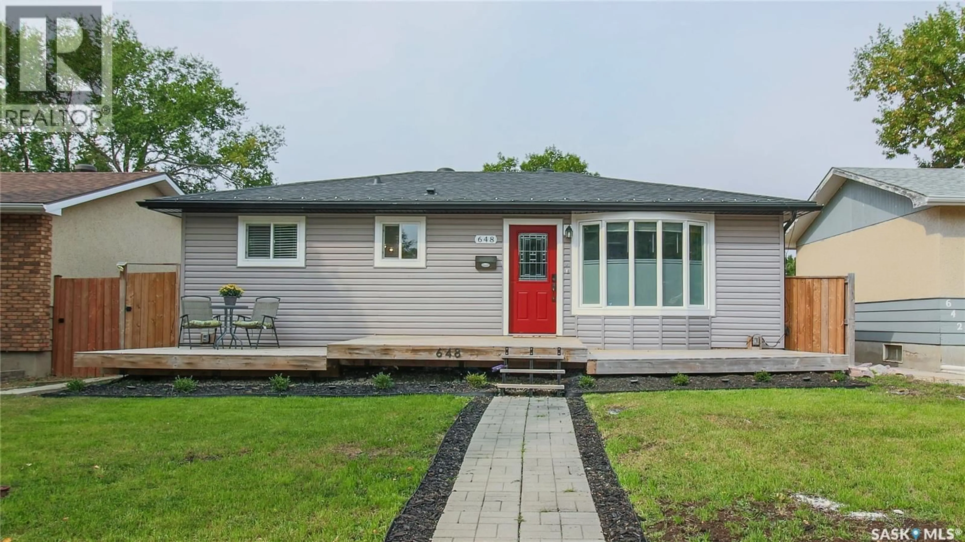 Home with vinyl exterior material, street for 648 SNEDDON STREET, Regina Saskatchewan S4T6G9