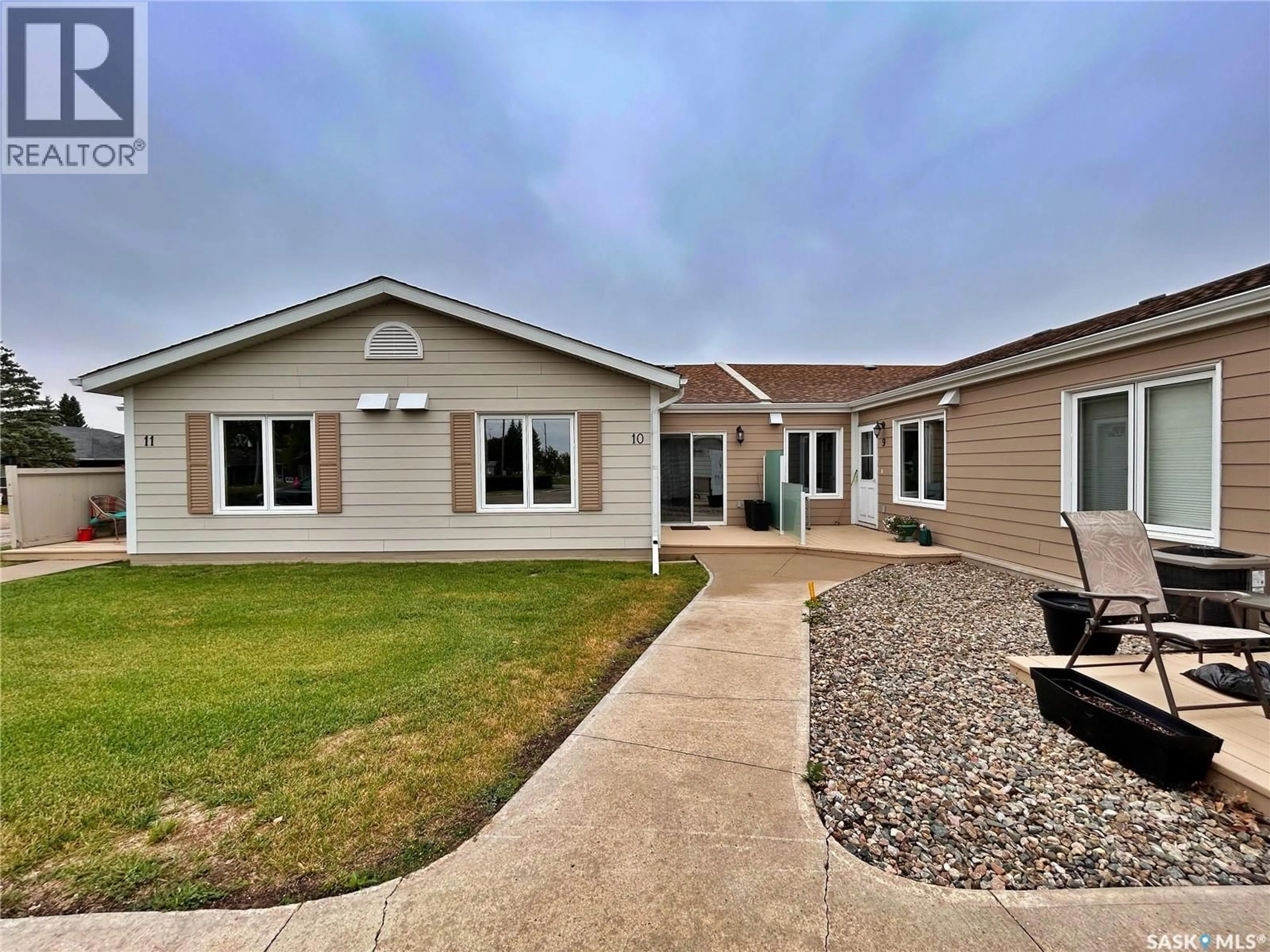 Home with vinyl exterior material, building for 10 405 WINDOVER AVENUE, Moosomin Saskatchewan S0G3N0