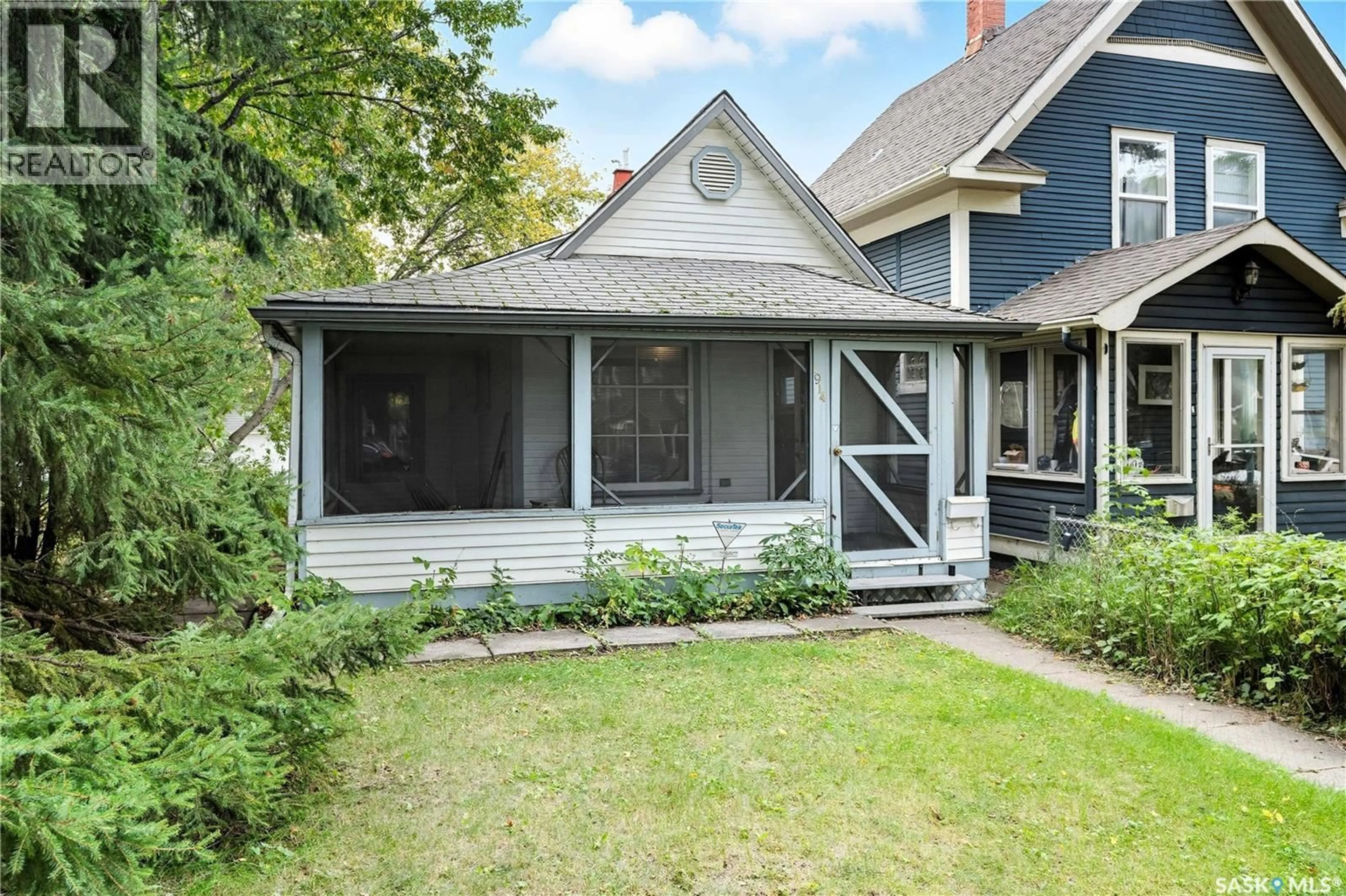 Patio, street for 1914 COY AVENUE, Saskatoon Saskatchewan S7M0J1