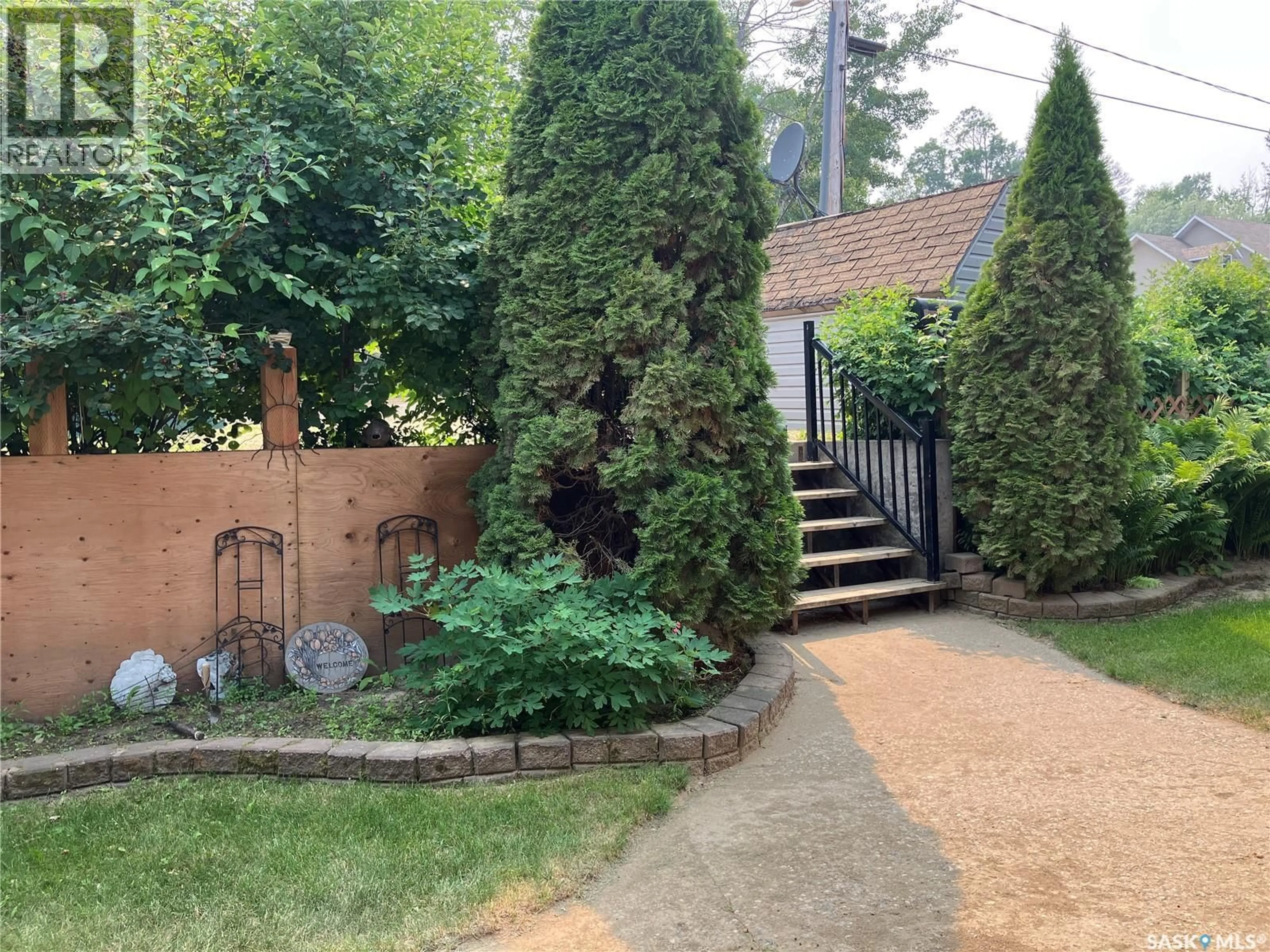 Patio, street for 1118 BIRCH AVENUE, Tobin Lake Saskatchewan S0E1E0