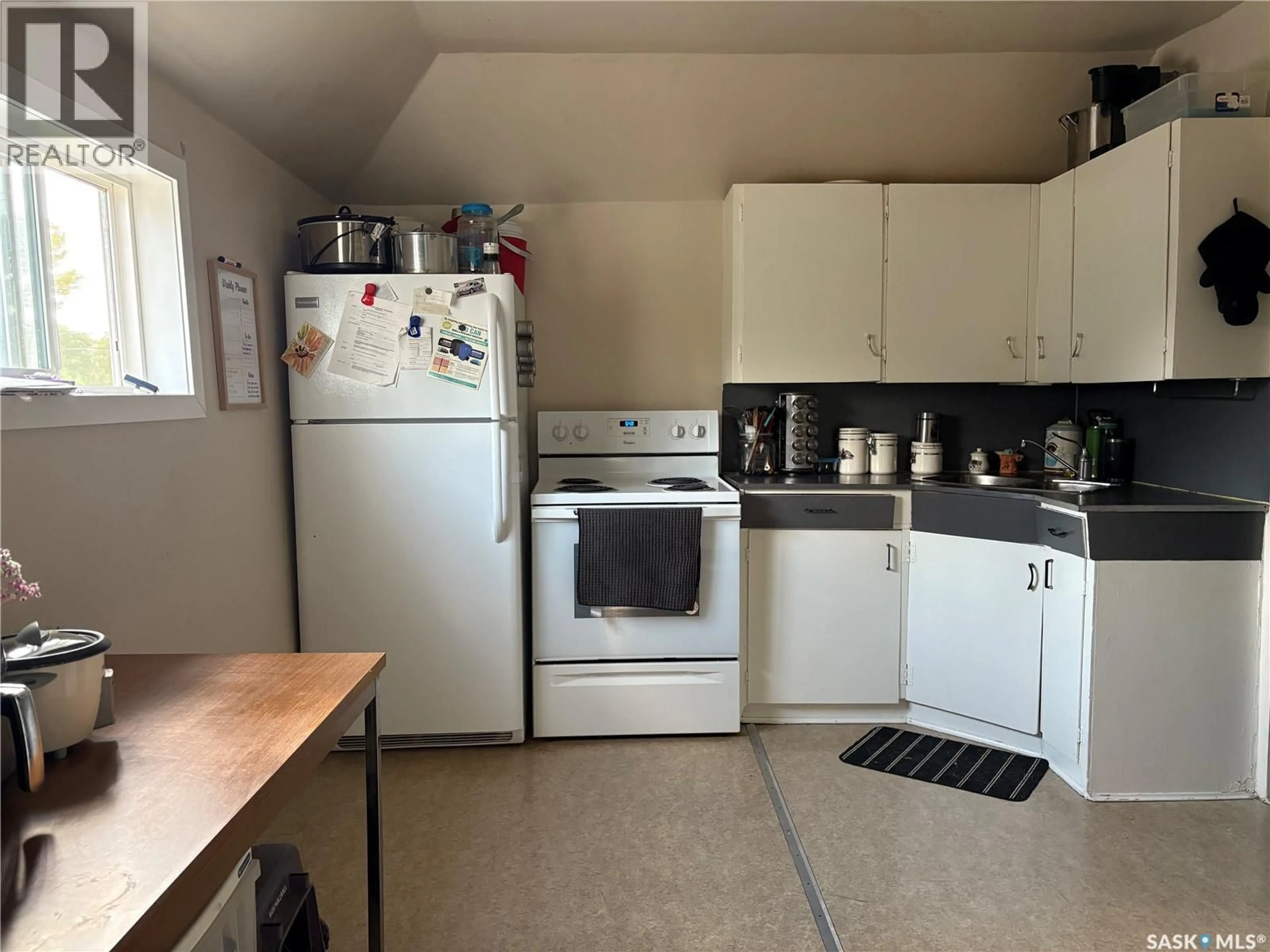 Standard kitchen, unknown for 323 9TH STREET, Humboldt Saskatchewan S0K2A0