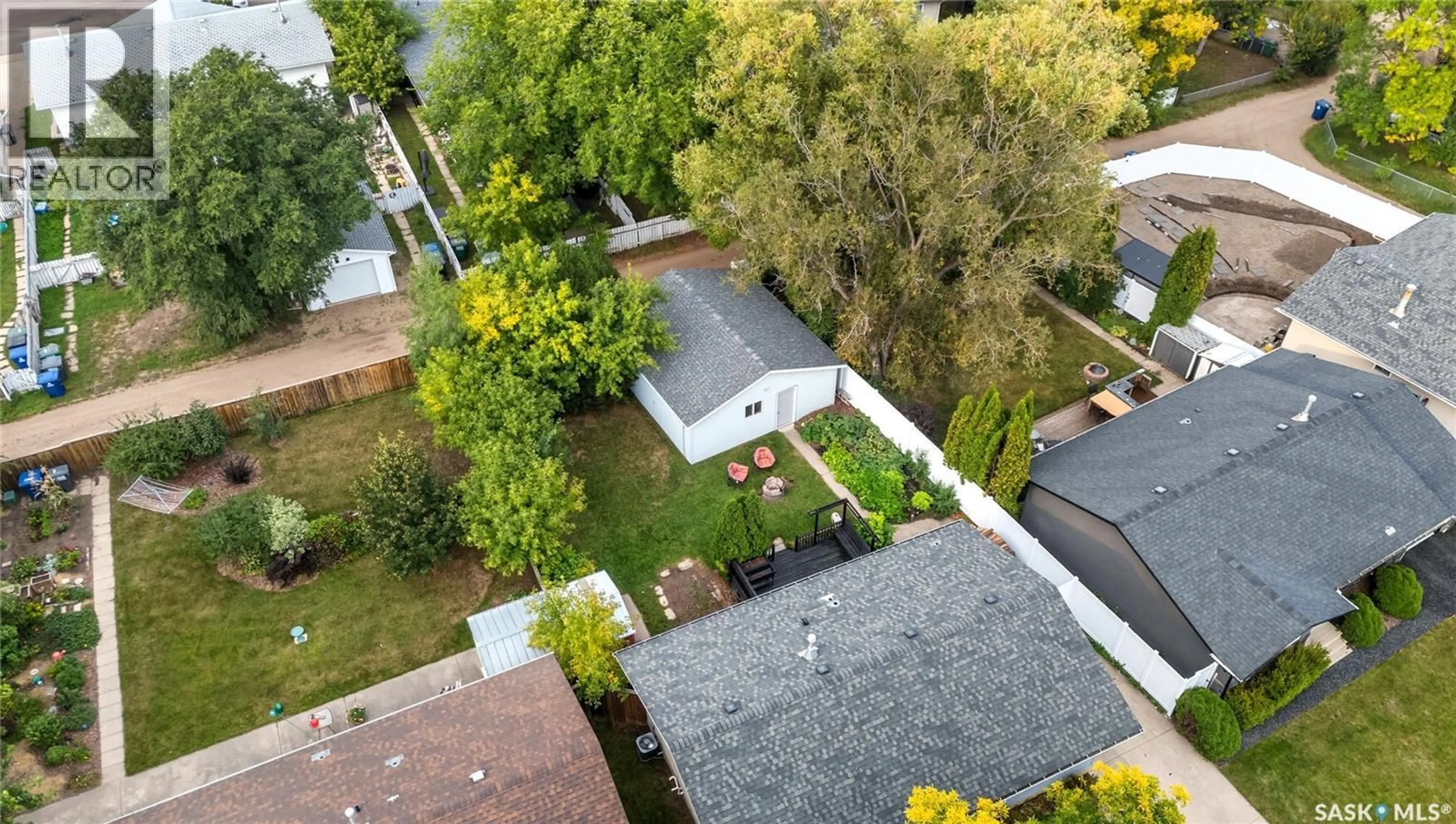 A pic from outside/outdoor area/front of a property/back of a property/a pic from drone, unknown for 2358 EASTHILL, Saskatoon Saskatchewan S7J3E5
