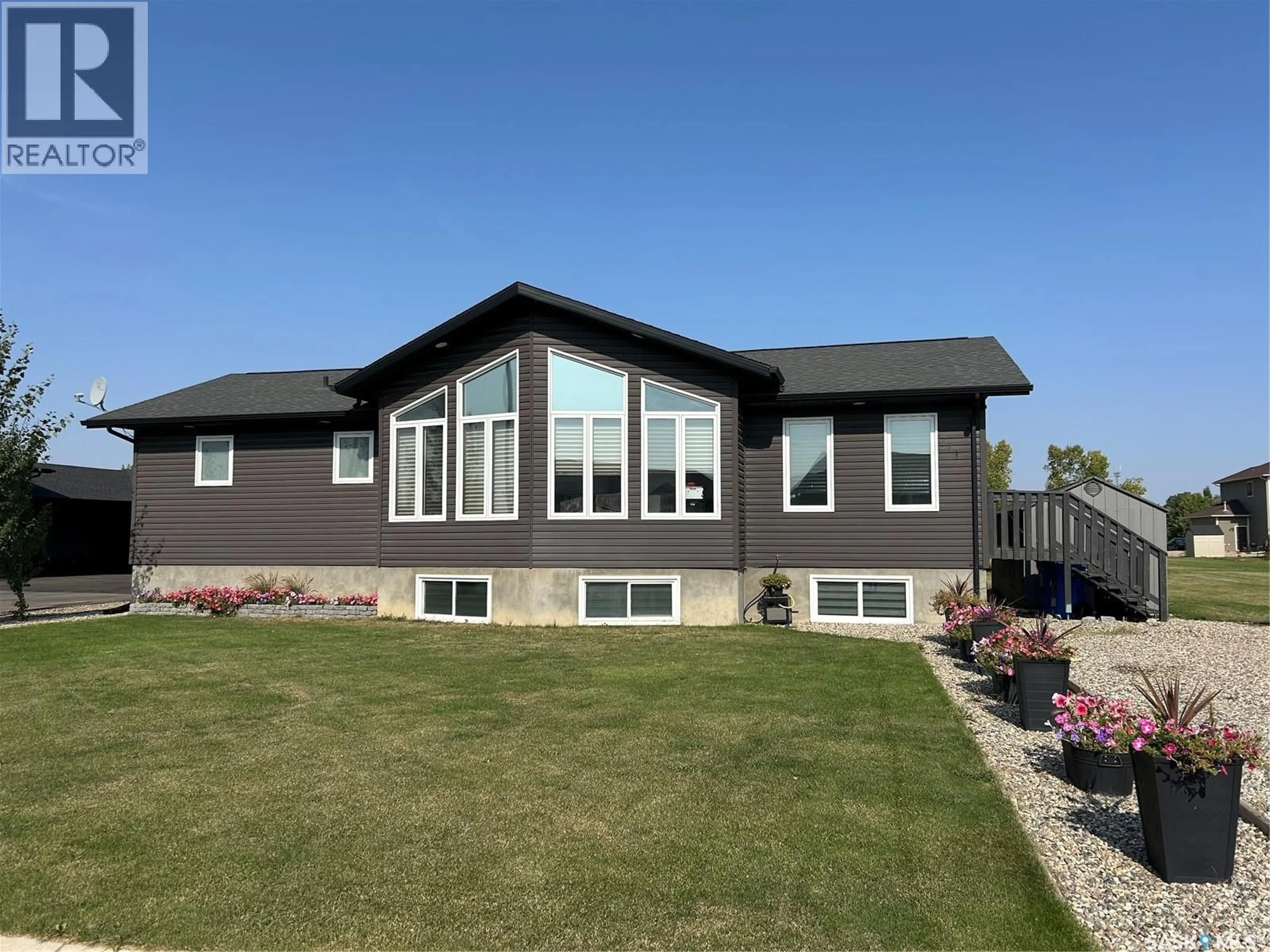 Home with vinyl exterior material, unknown for 711 5TH AVENUE, Alameda Saskatchewan S0C0A0