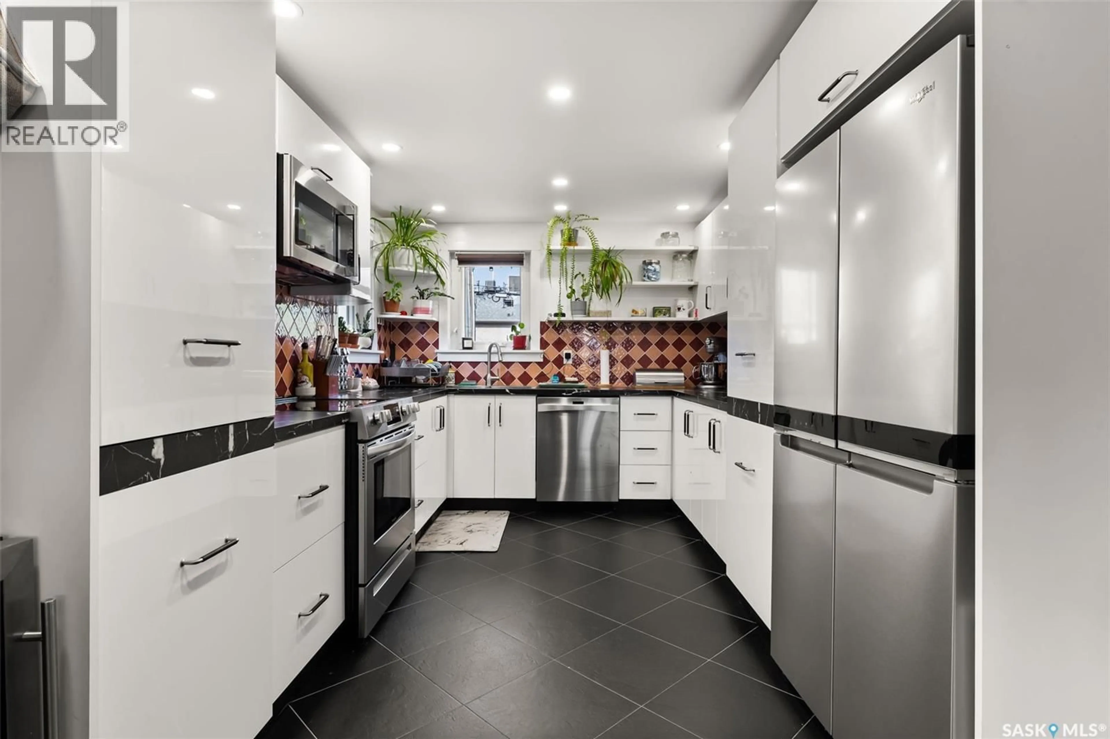 Contemporary kitchen, ceramic/tile floor for 450 OSLER STREET, Regina Saskatchewan S4R1V9