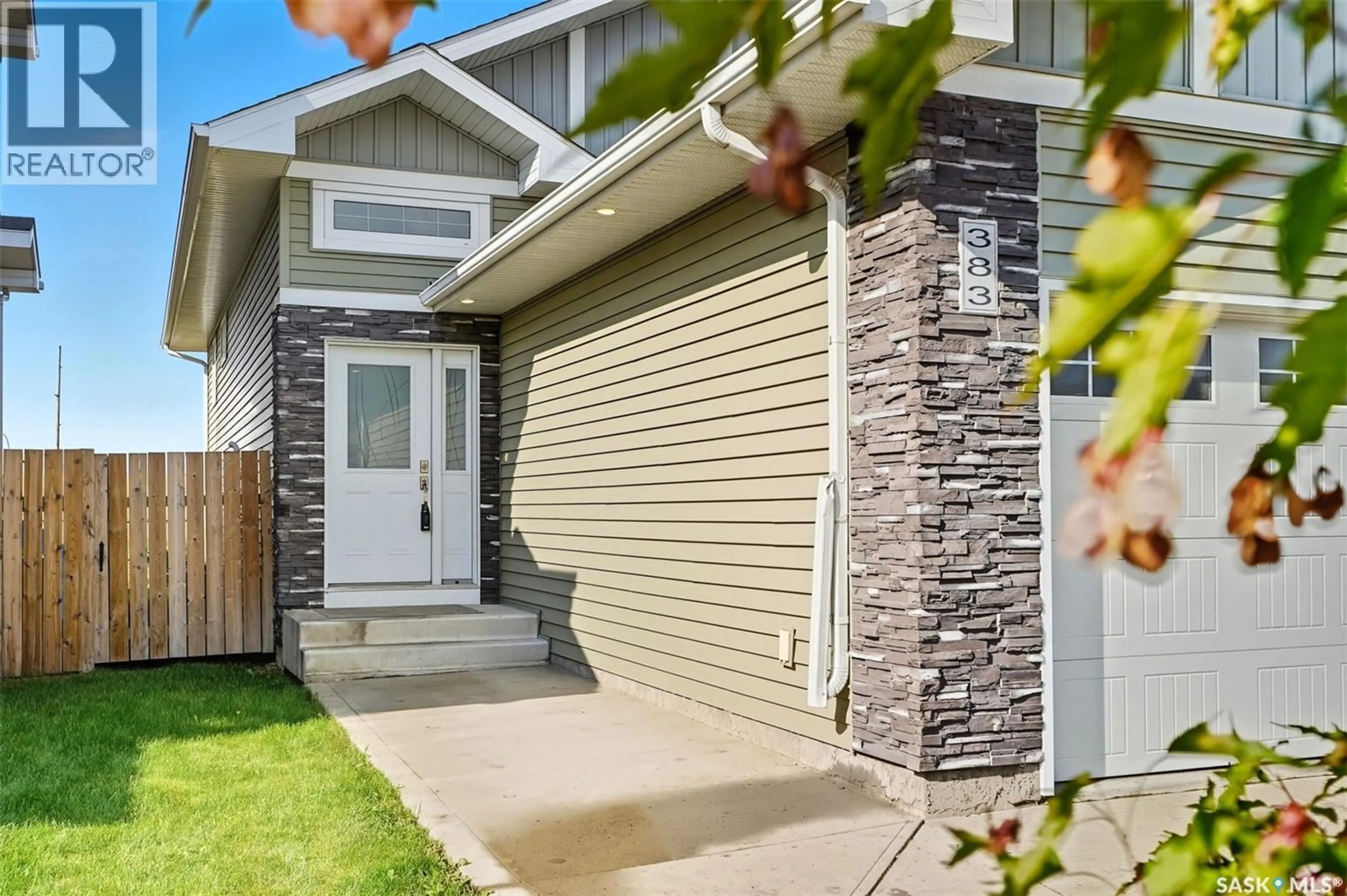 Home with vinyl exterior material, street for 383 HASSARD CLOSE, Saskatoon Saskatchewan S7L4Z7