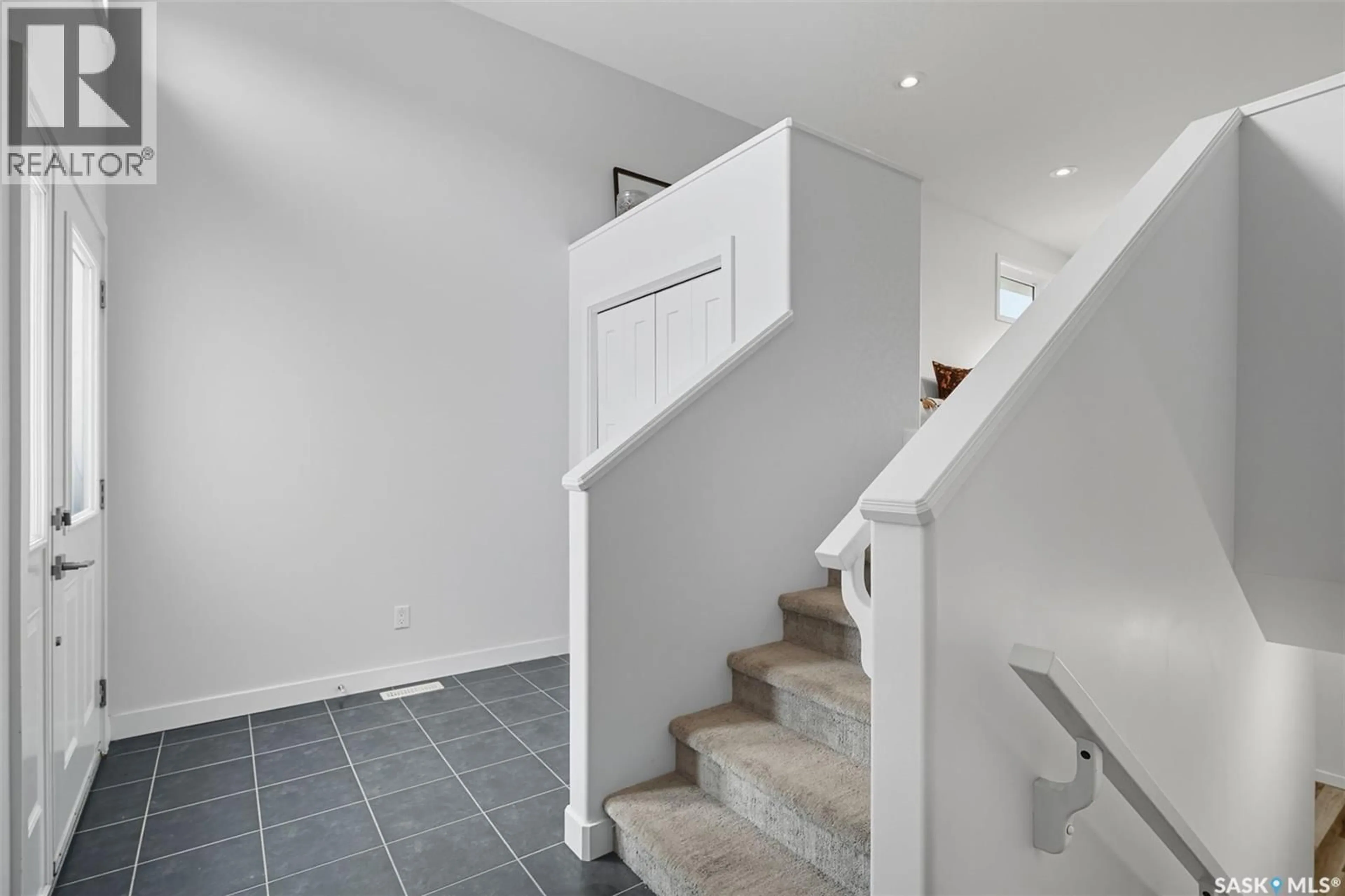 Stairs for 383 HASSARD CLOSE, Saskatoon Saskatchewan S7L4Z7