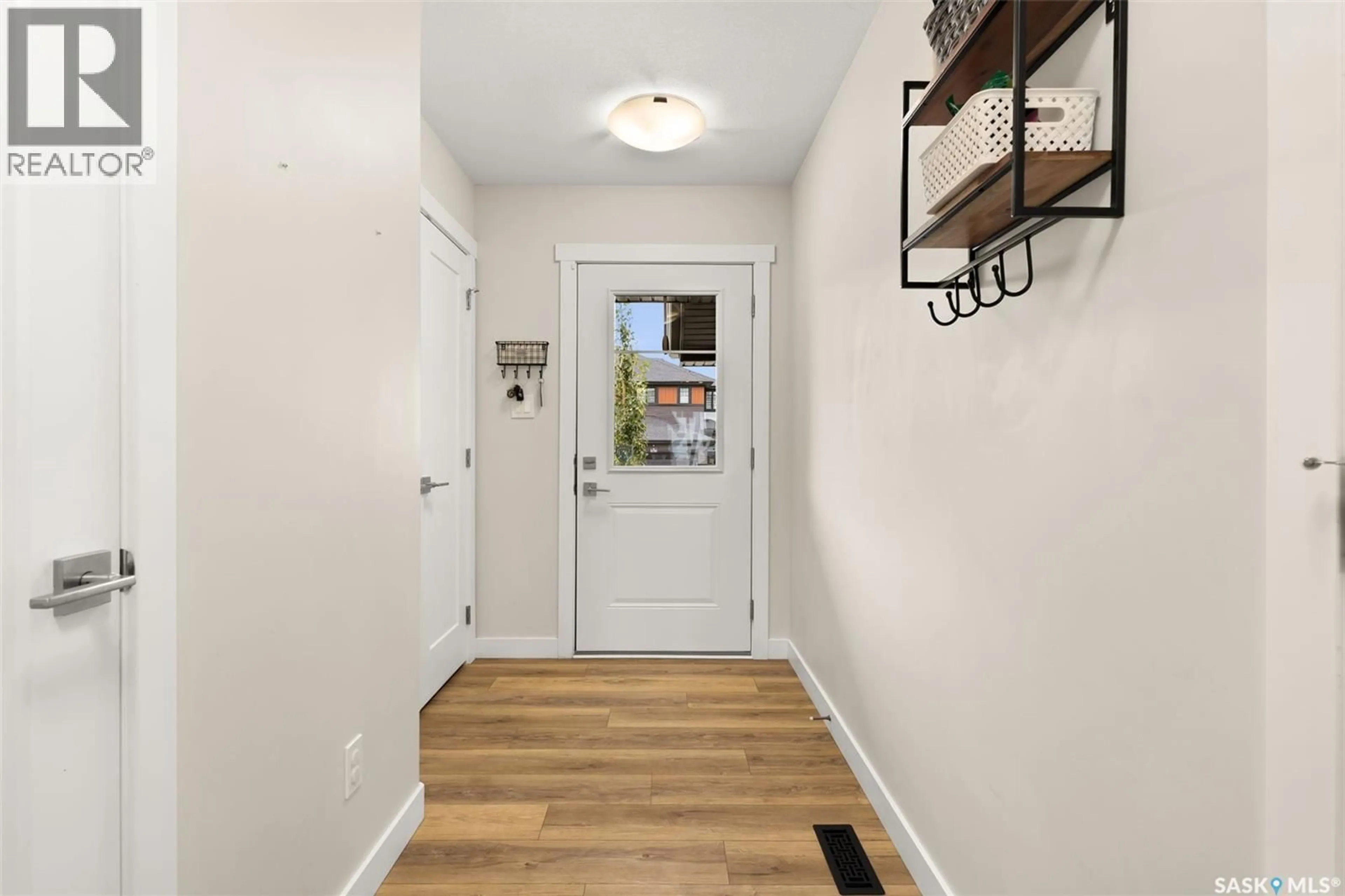 Indoor entryway for 4705 MUTRIE CRESCENT, Regina Saskatchewan S4V3X8