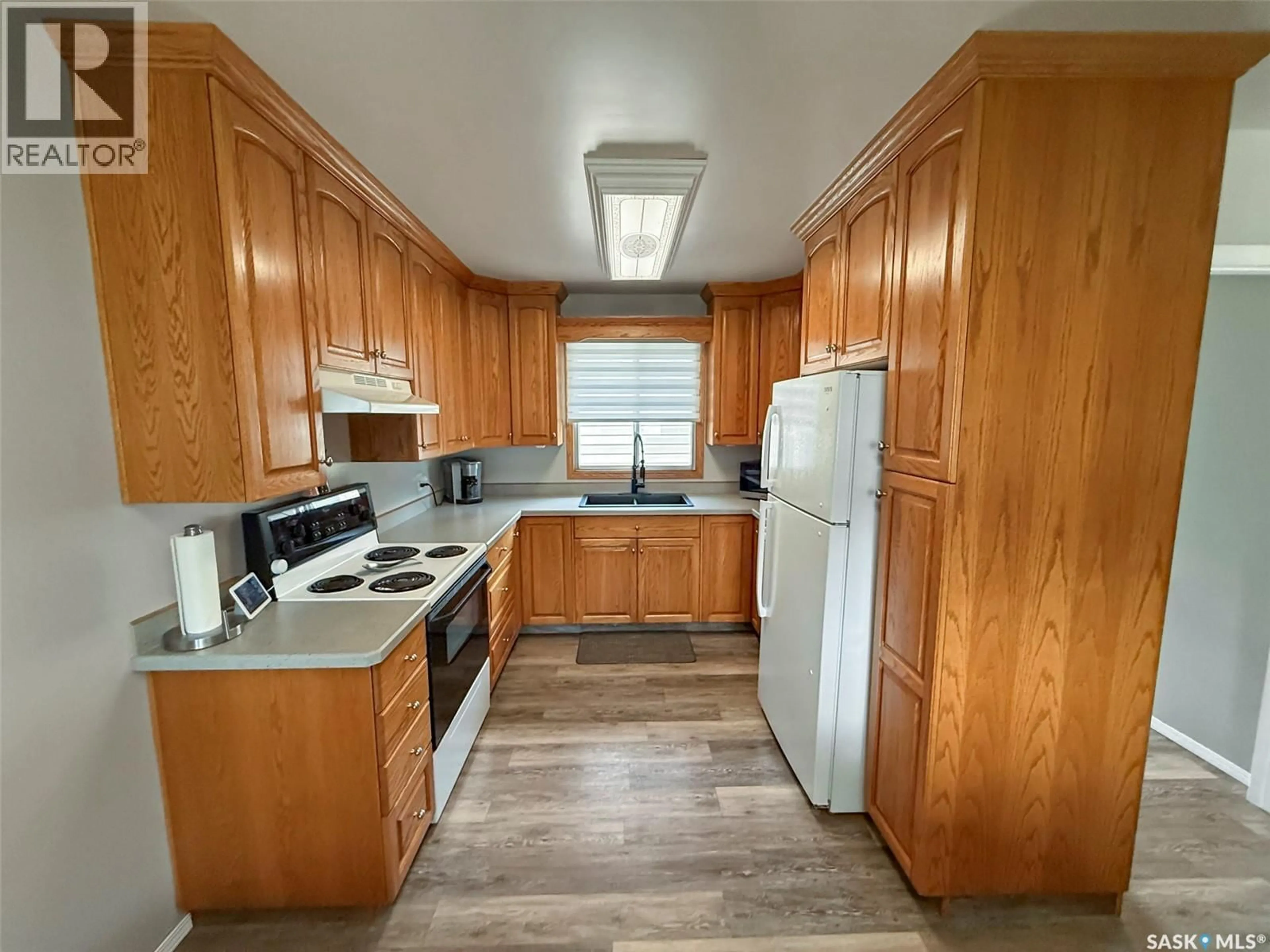 Standard kitchen, unknown for 474 4TH AVENUE, Swift Current Saskatchewan S9H3M1