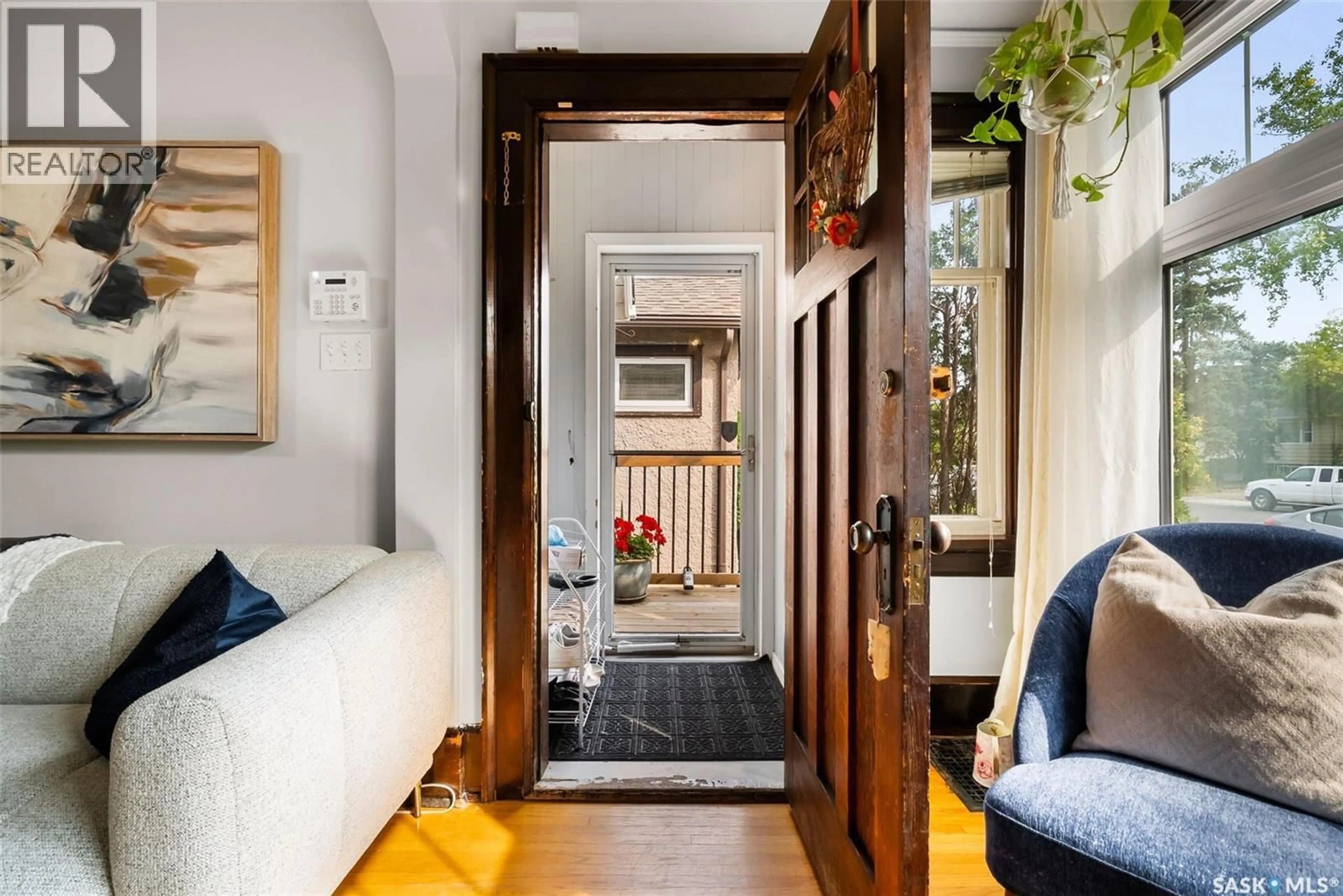 Indoor entryway for 2054 PASQUA STREET, Regina Saskatchewan S4T4L9