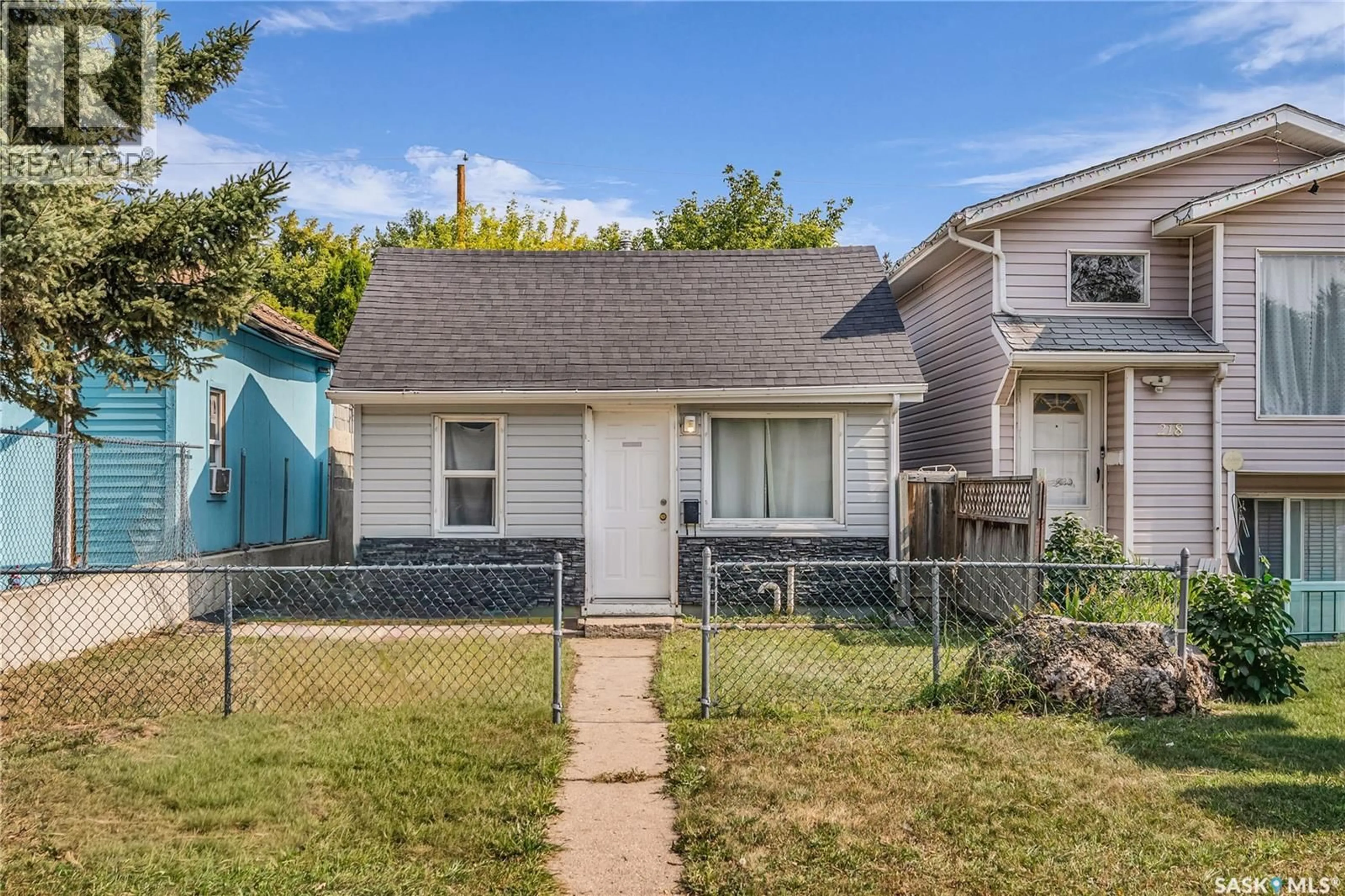 Home with vinyl exterior material, street for 220 L AVENUE, Saskatoon Saskatchewan S7L2P4
