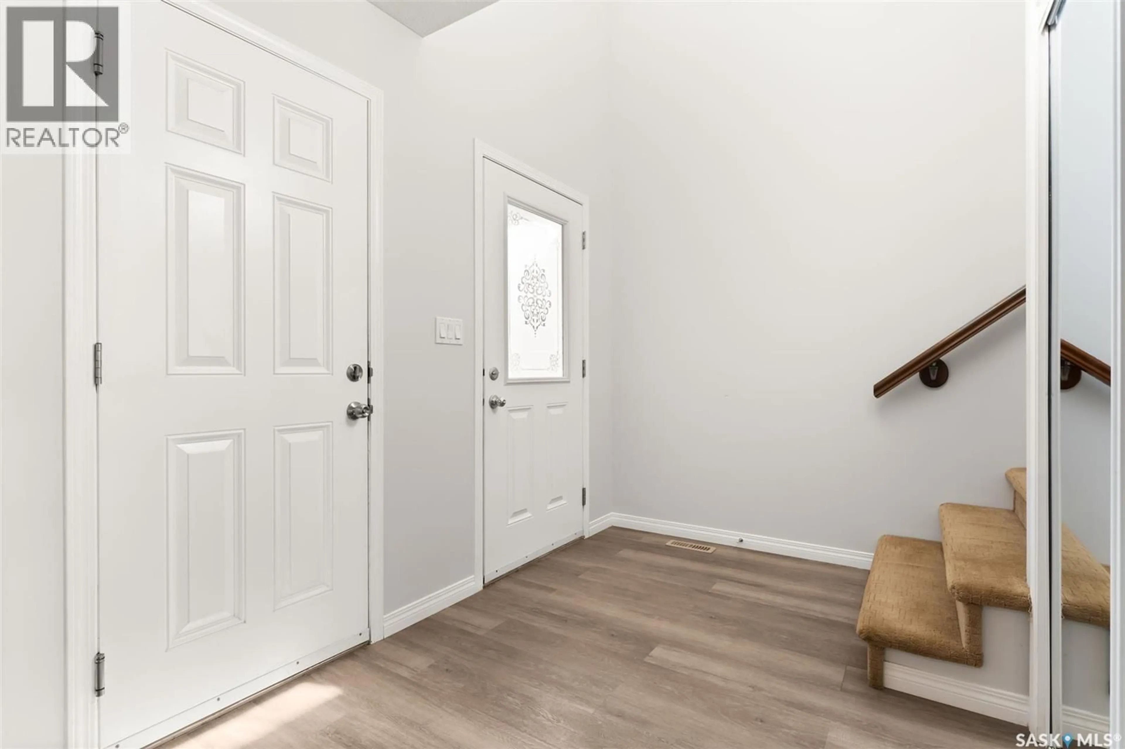 Indoor entryway for 5436 AERIAL CRESCENT, Regina Saskatchewan S4W0C9