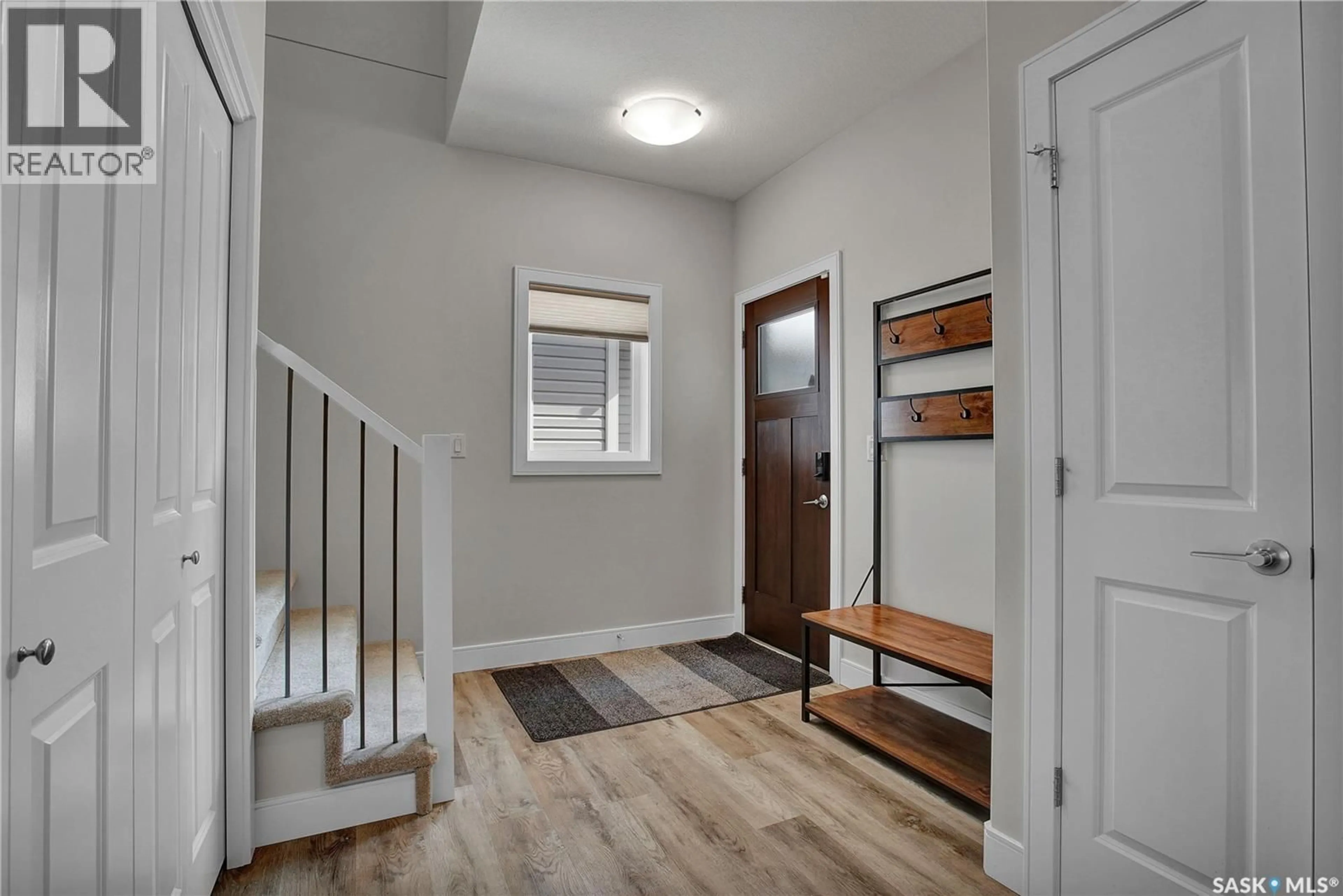 Indoor entryway for 263 SKOPIK CRESCENT, Saskatoon Saskatchewan S7V0V6