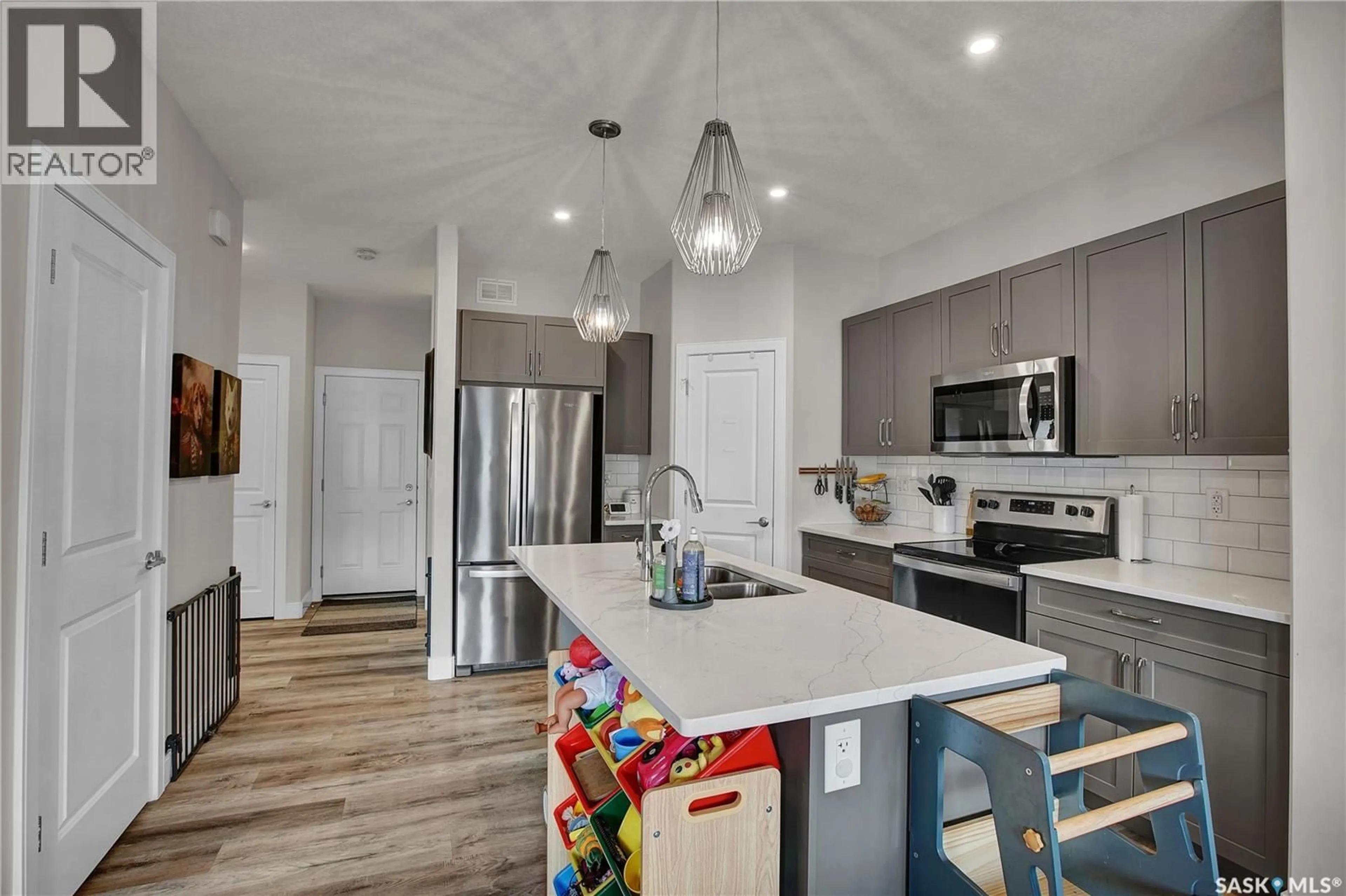 Open concept kitchen, unknown for 263 SKOPIK CRESCENT, Saskatoon Saskatchewan S7V0V6
