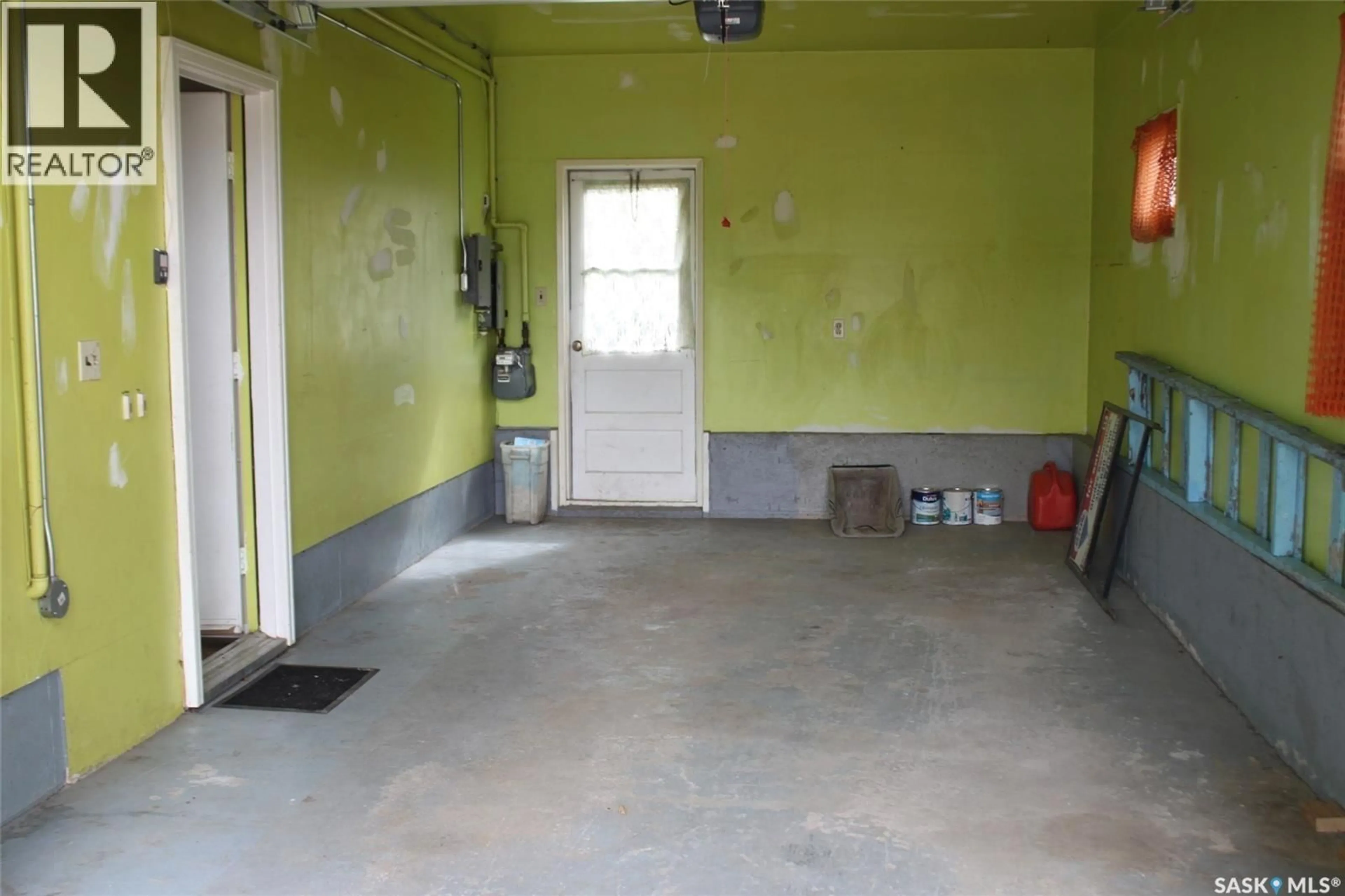Indoor garage for 310 1ST AVE, Canora Saskatchewan S0A0L0