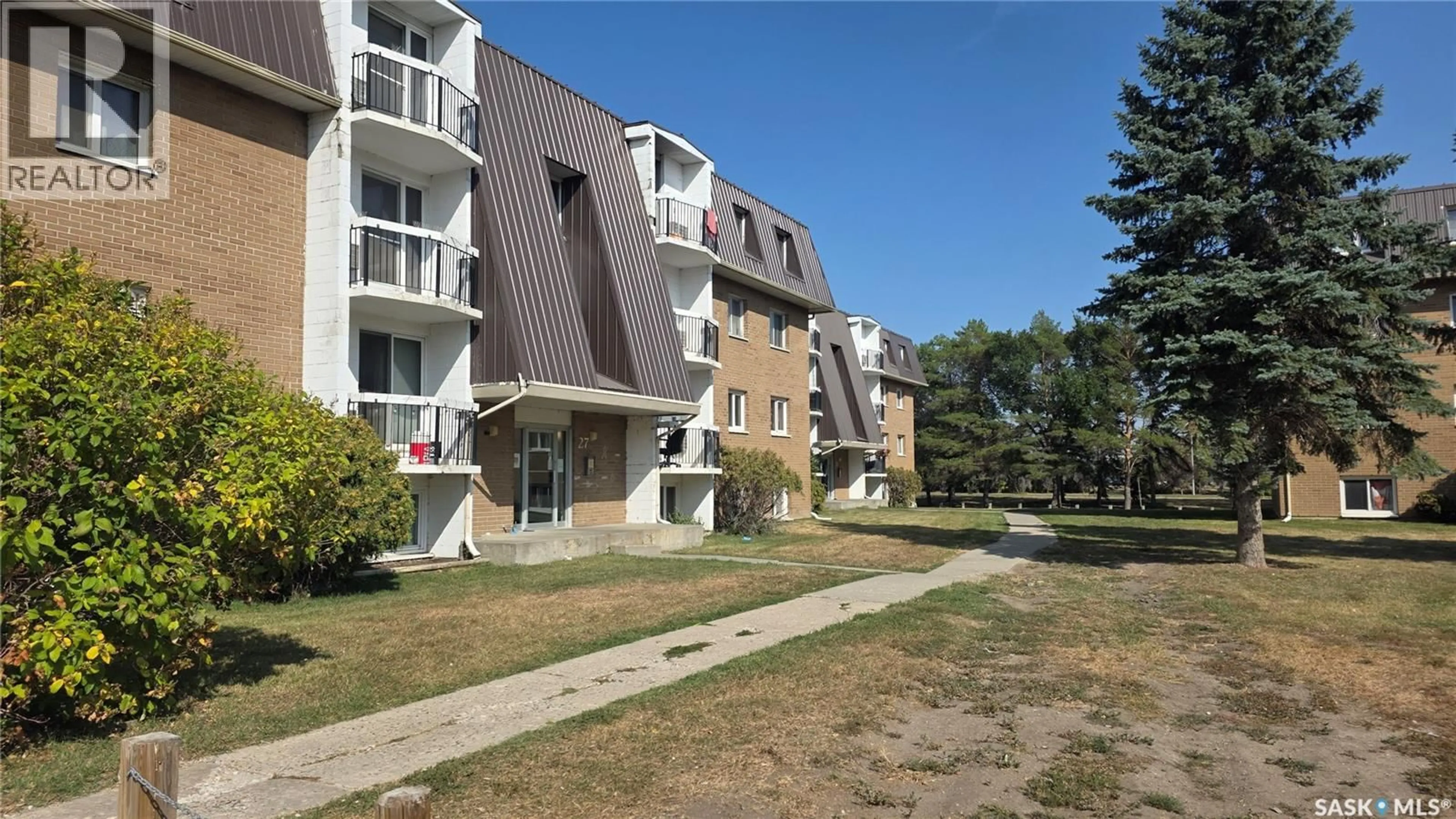 Patio, street for 44 27 CENTENNIAL STREET, Regina Saskatchewan S4S6K7