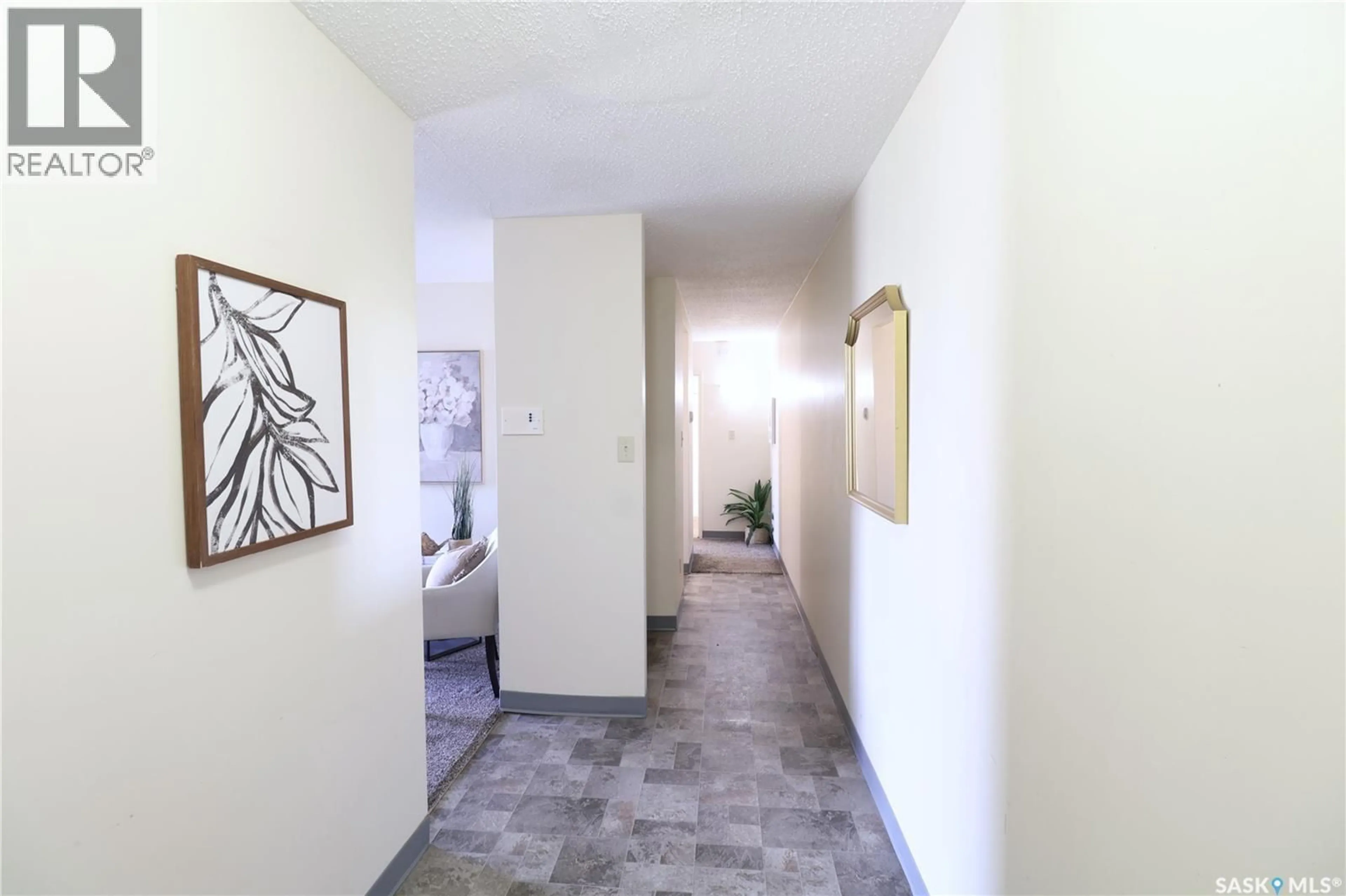 Indoor foyer for 44 27 CENTENNIAL STREET, Regina Saskatchewan S4S6K7