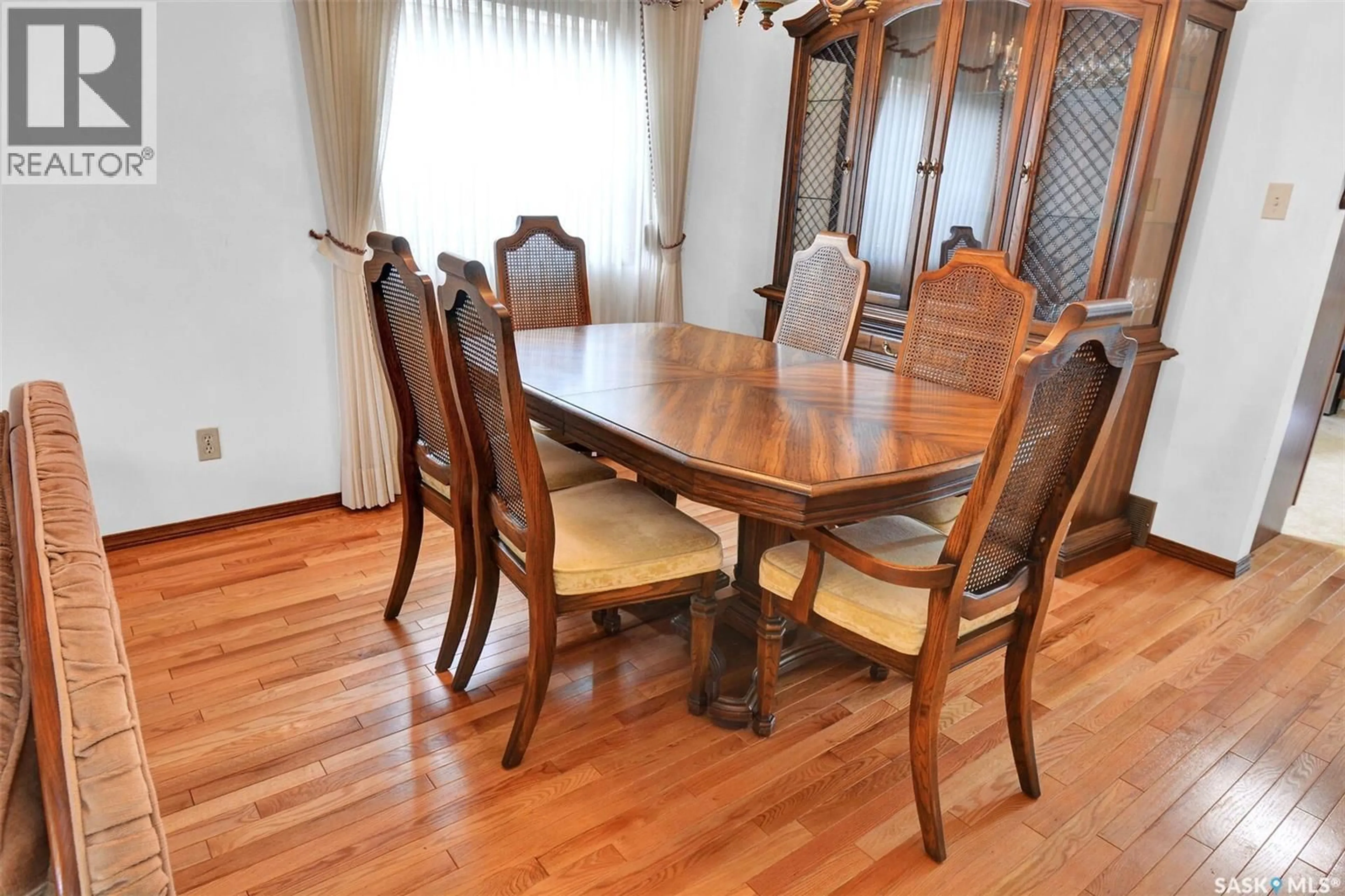 Dining room, wood/laminate floor for 2807 20TH STREET, Saskatoon Saskatchewan S7M1B9