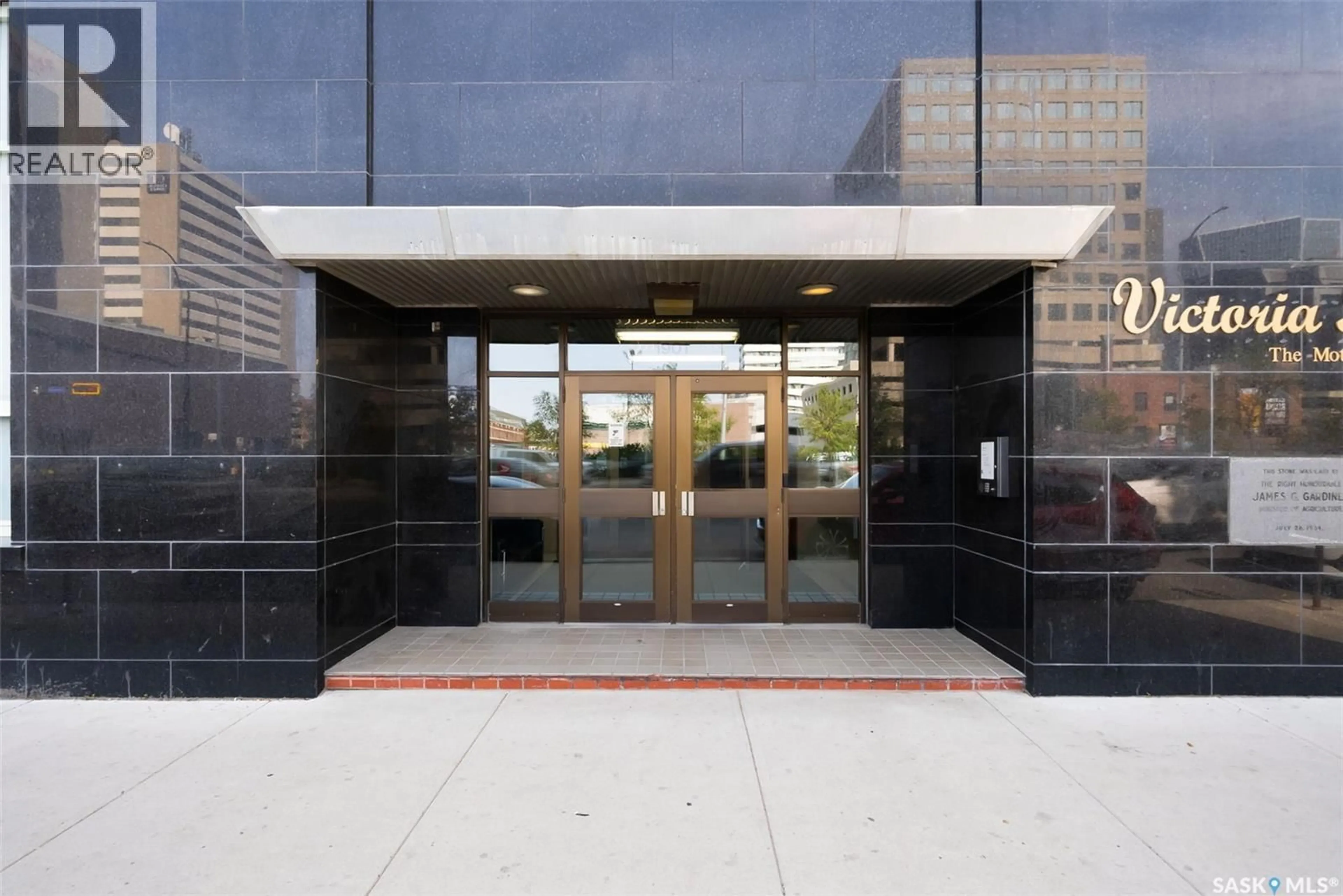 Indoor foyer for 703 1901 VICTORIA AVENUE, Regina Saskatchewan S4P3R4
