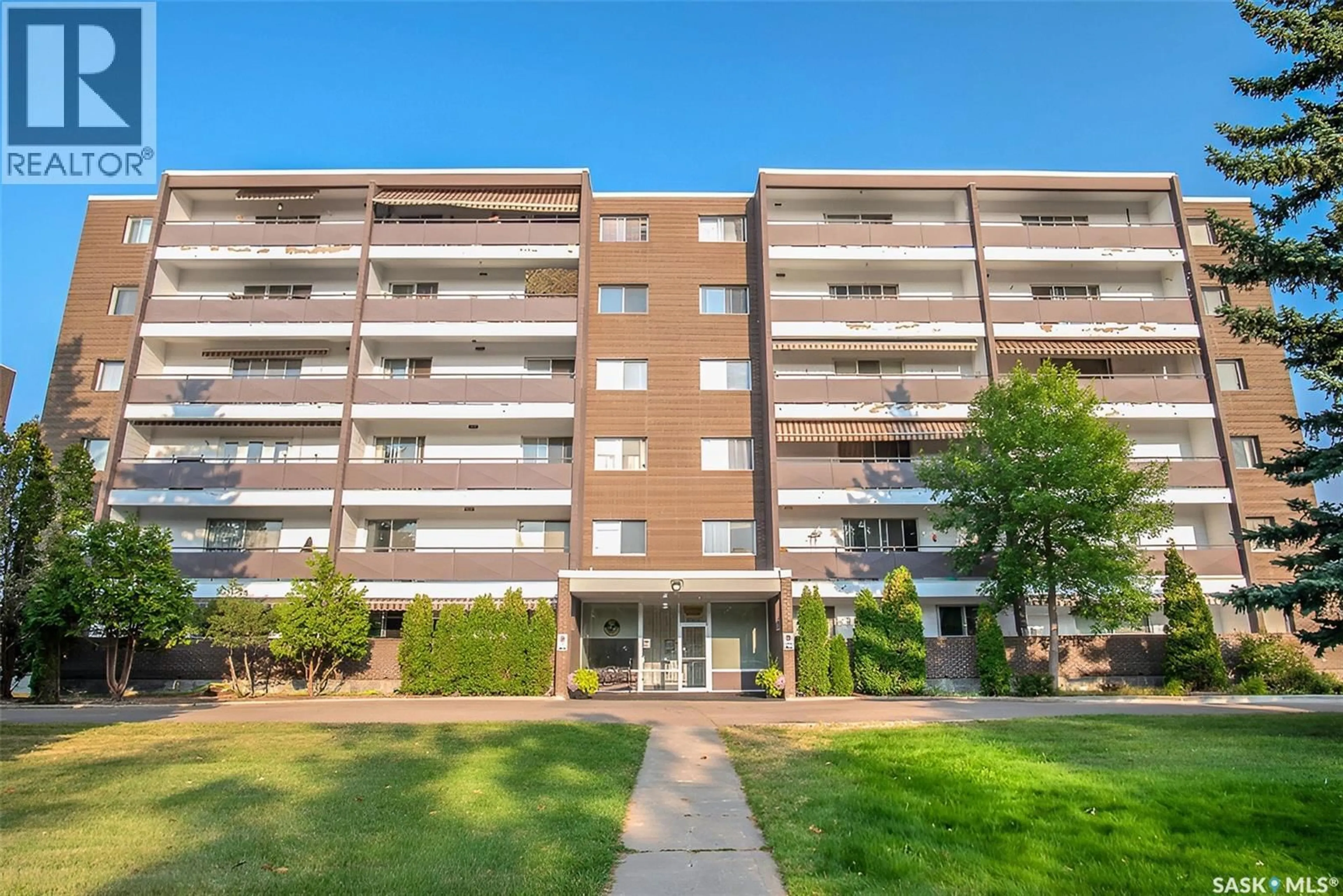 Patio, building for 203 - 4615 RAE STREET, Regina Saskatchewan S4S3B2
