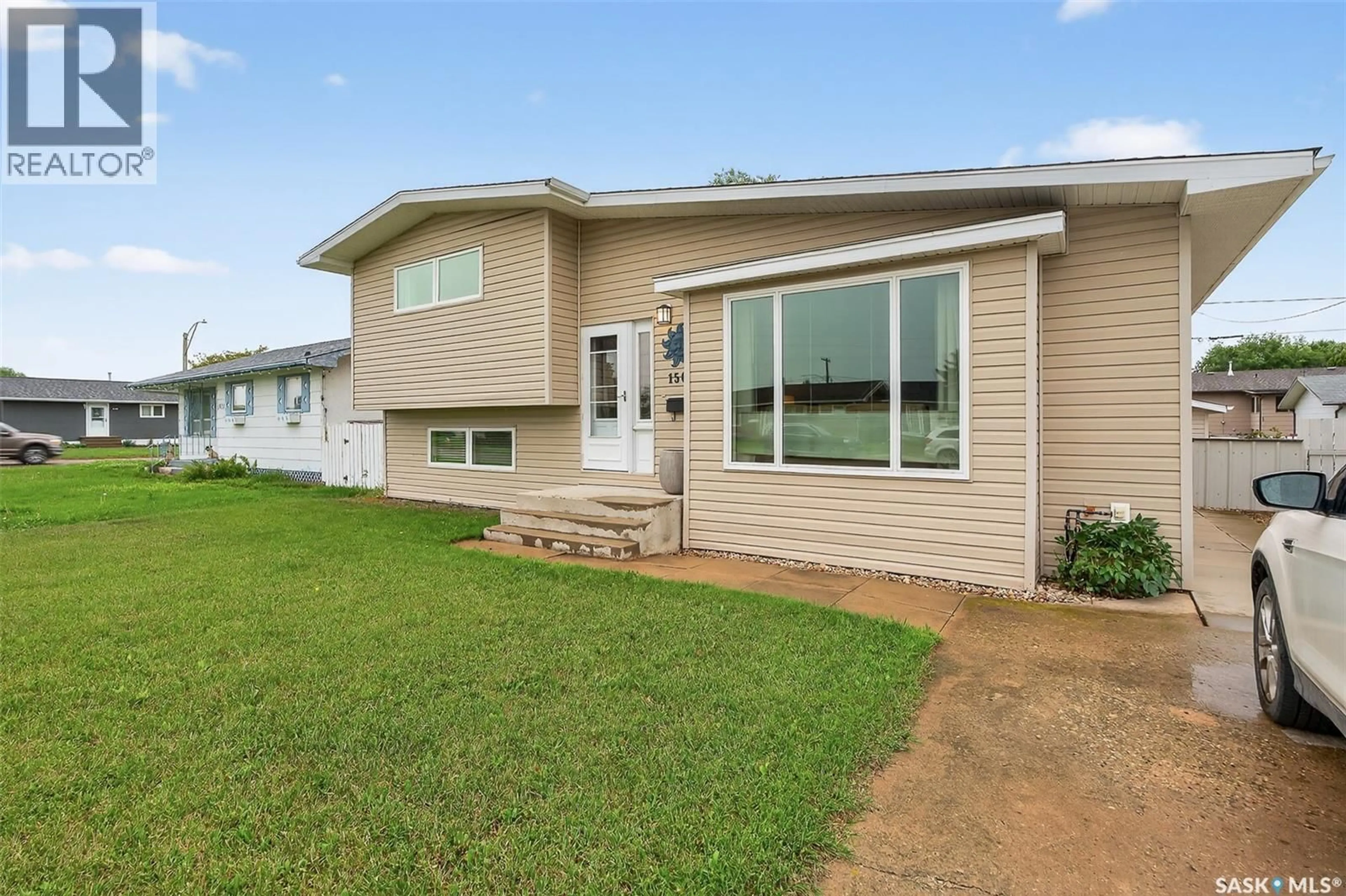 Home with vinyl exterior material, street for 1507 DUFFIELD STREET, Moose Jaw Saskatchewan S6H6P5