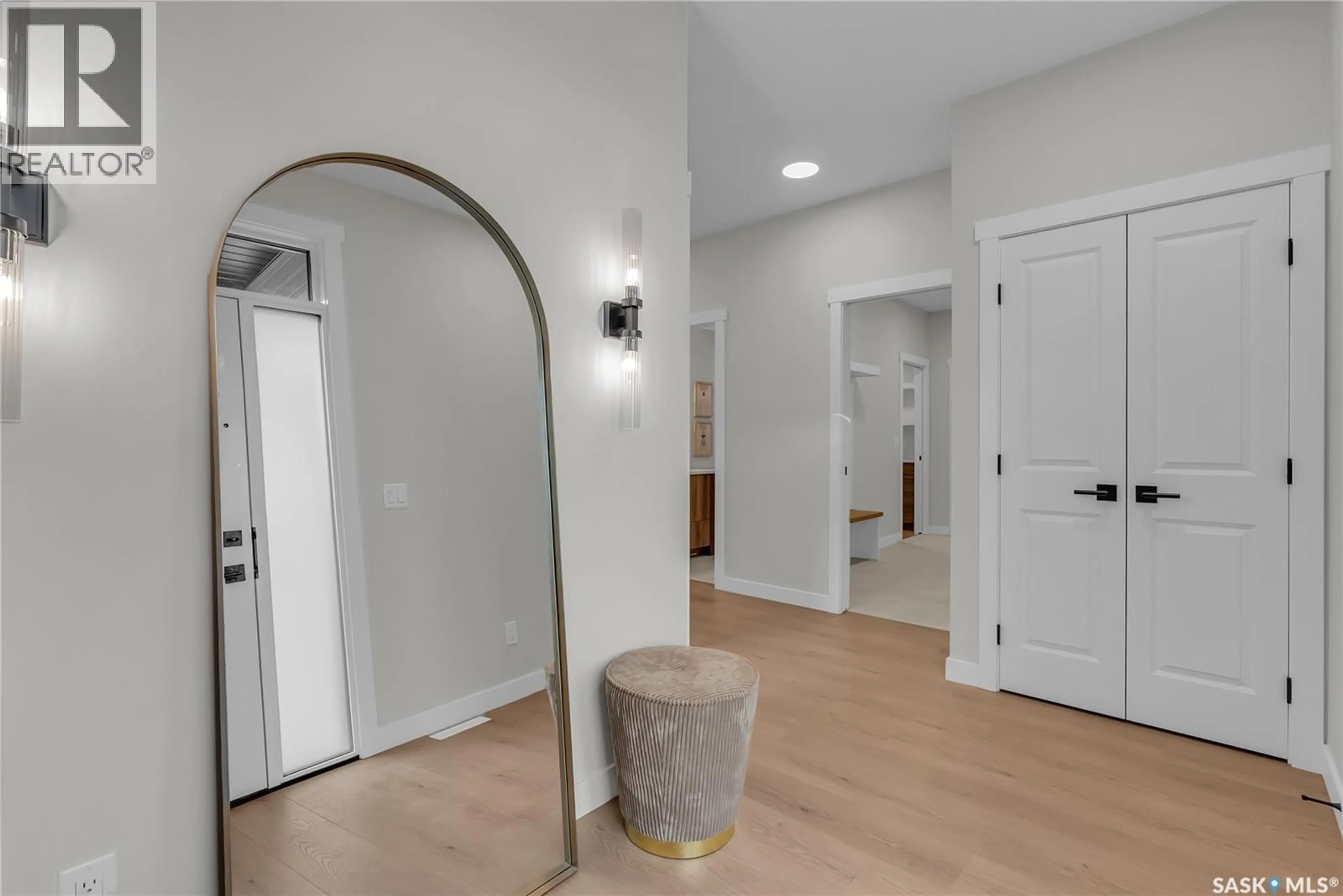 Indoor entryway for 431 DORAN CRESCENT, Saskatoon Saskatchewan S7V0T9