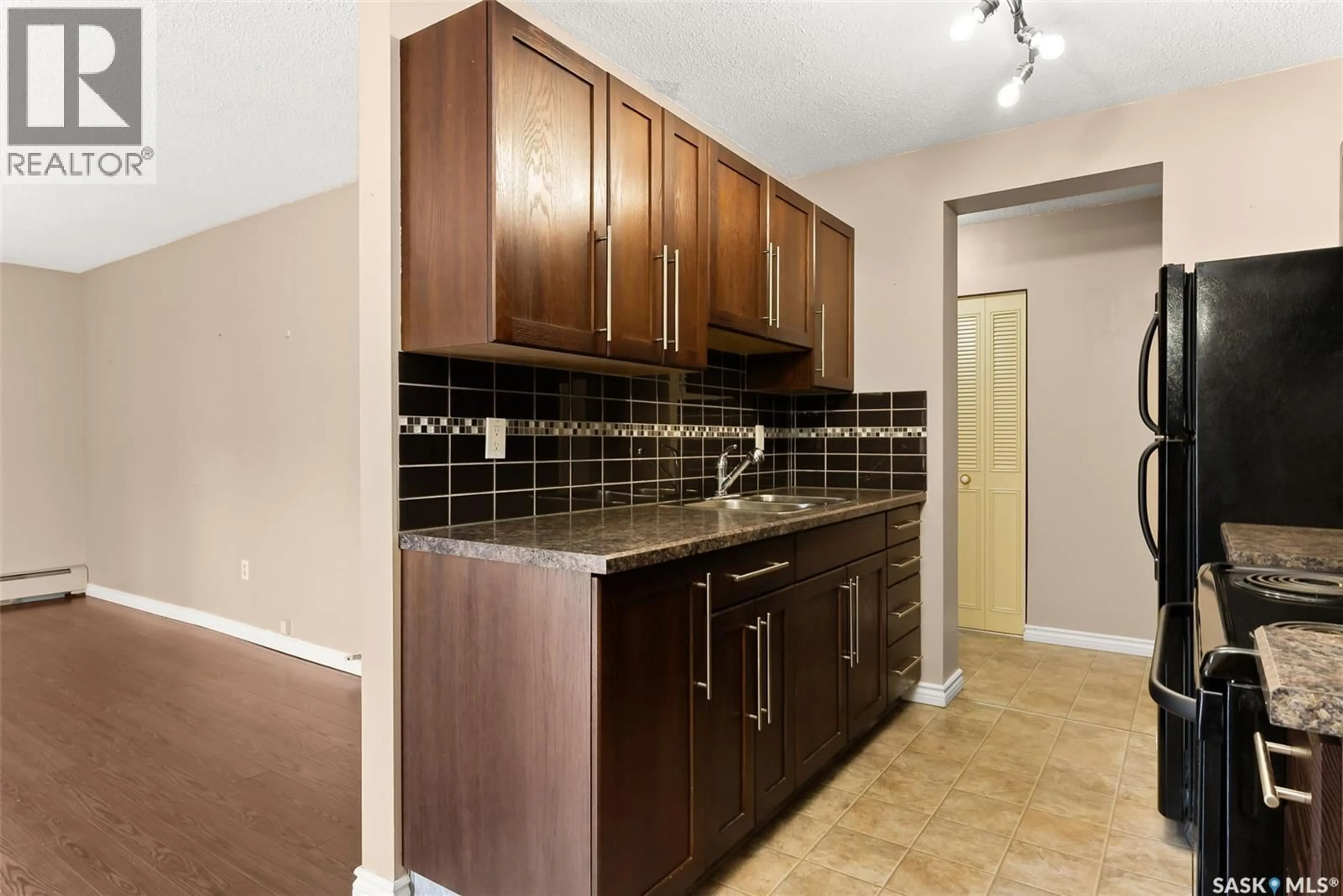 Standard kitchen, unknown for 6 1953 GARNET STREET, Regina Saskatchewan S4T2Z5