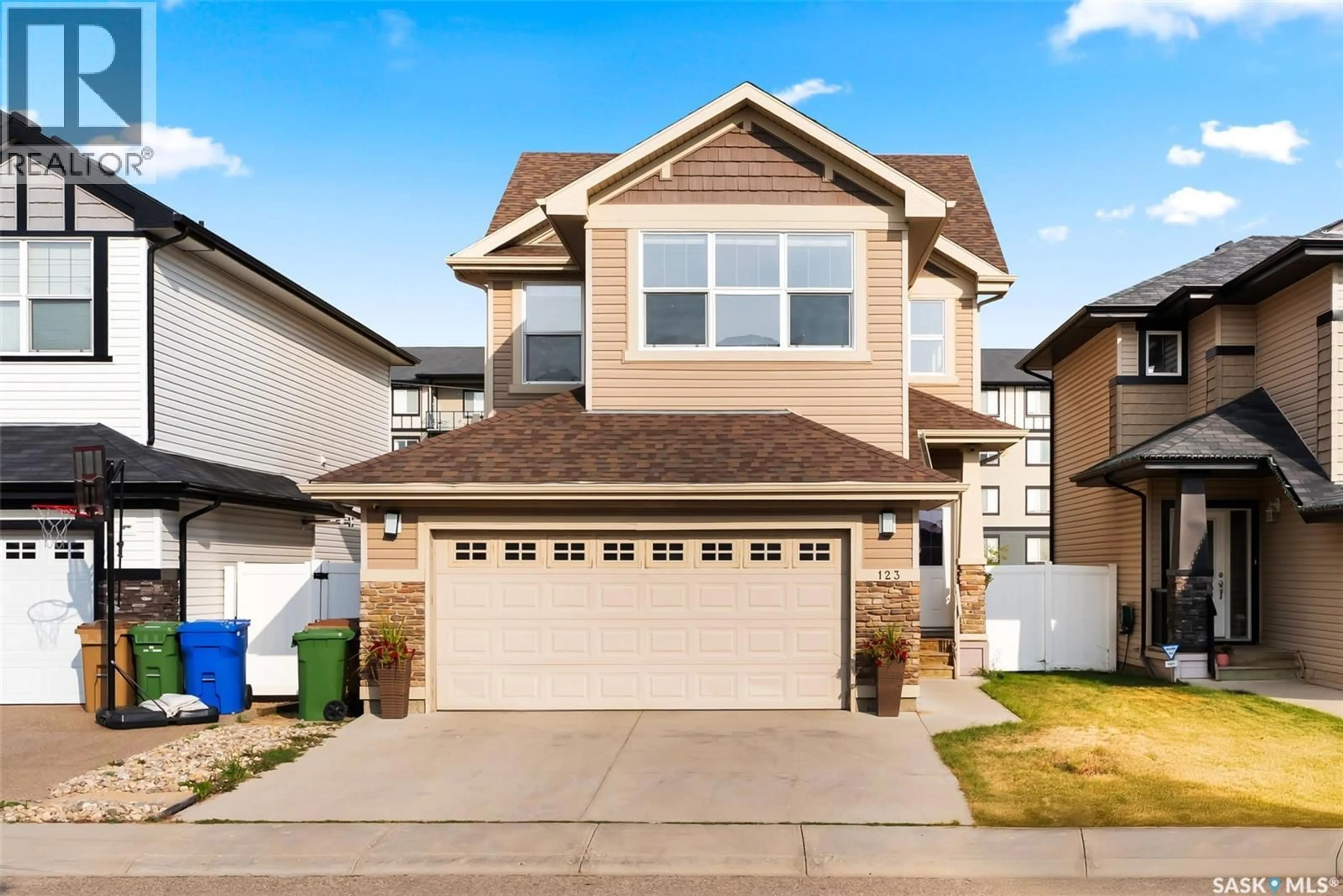Home with vinyl exterior material, street for 123 POPLAR BLUFF CRESCENT, Regina Saskatchewan S4Y0B5