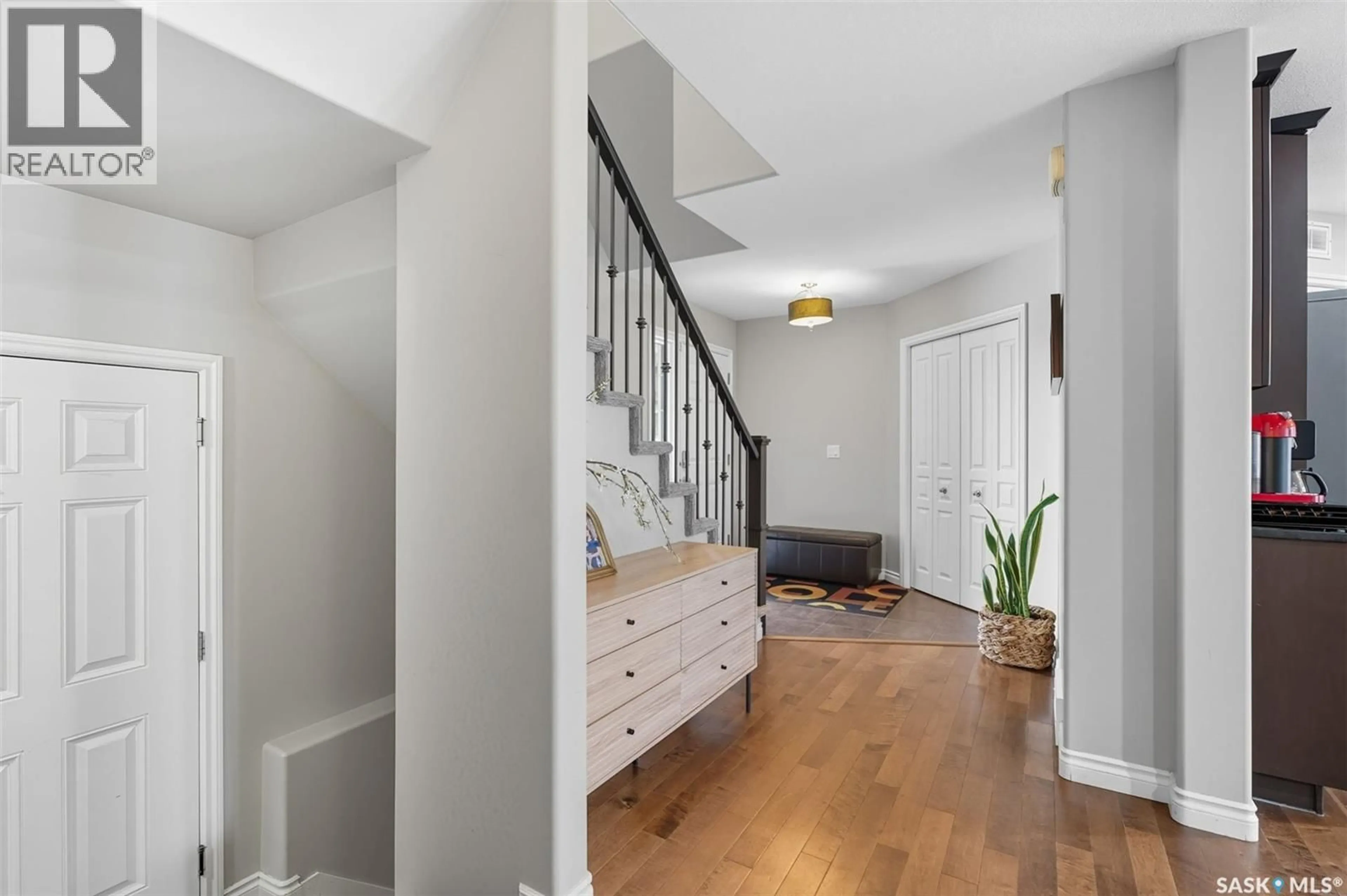 Indoor entryway for 239 GREENFIELD CRESCENT, Saskatoon Saskatchewan S7R0B6