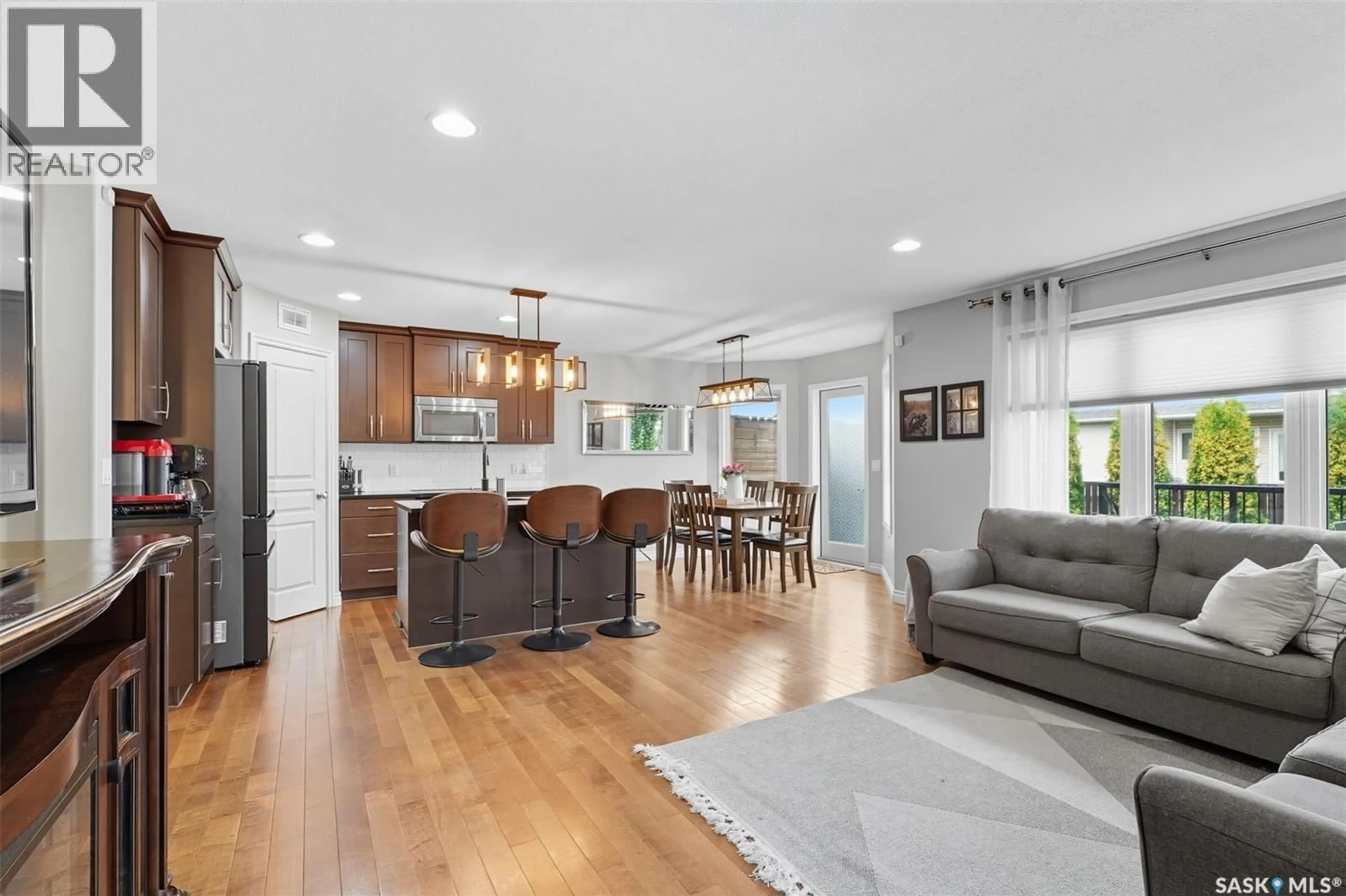 Open concept kitchen, unknown for 239 GREENFIELD CRESCENT, Saskatoon Saskatchewan S7R0B6